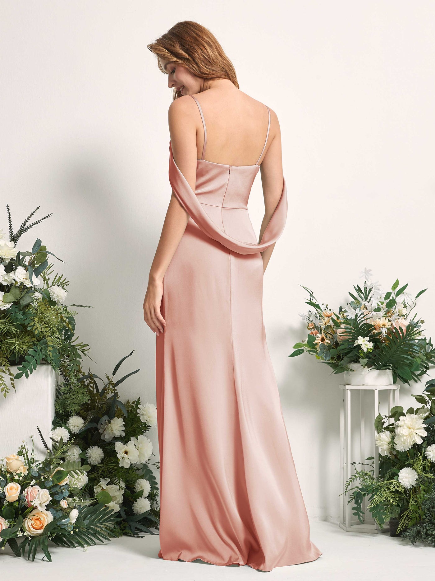 Carlyna Tubo Escote en V Hasta el suelo Vestidos de dama de honor Cantalupo #color_cantalupo