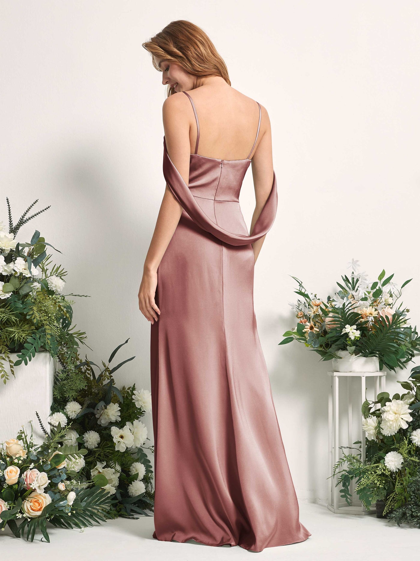 Carlyna Tubo Escote en V Hasta el suelo Vestidos de dama de honor Rosa Del Desierto #color_rosa-del-desierto