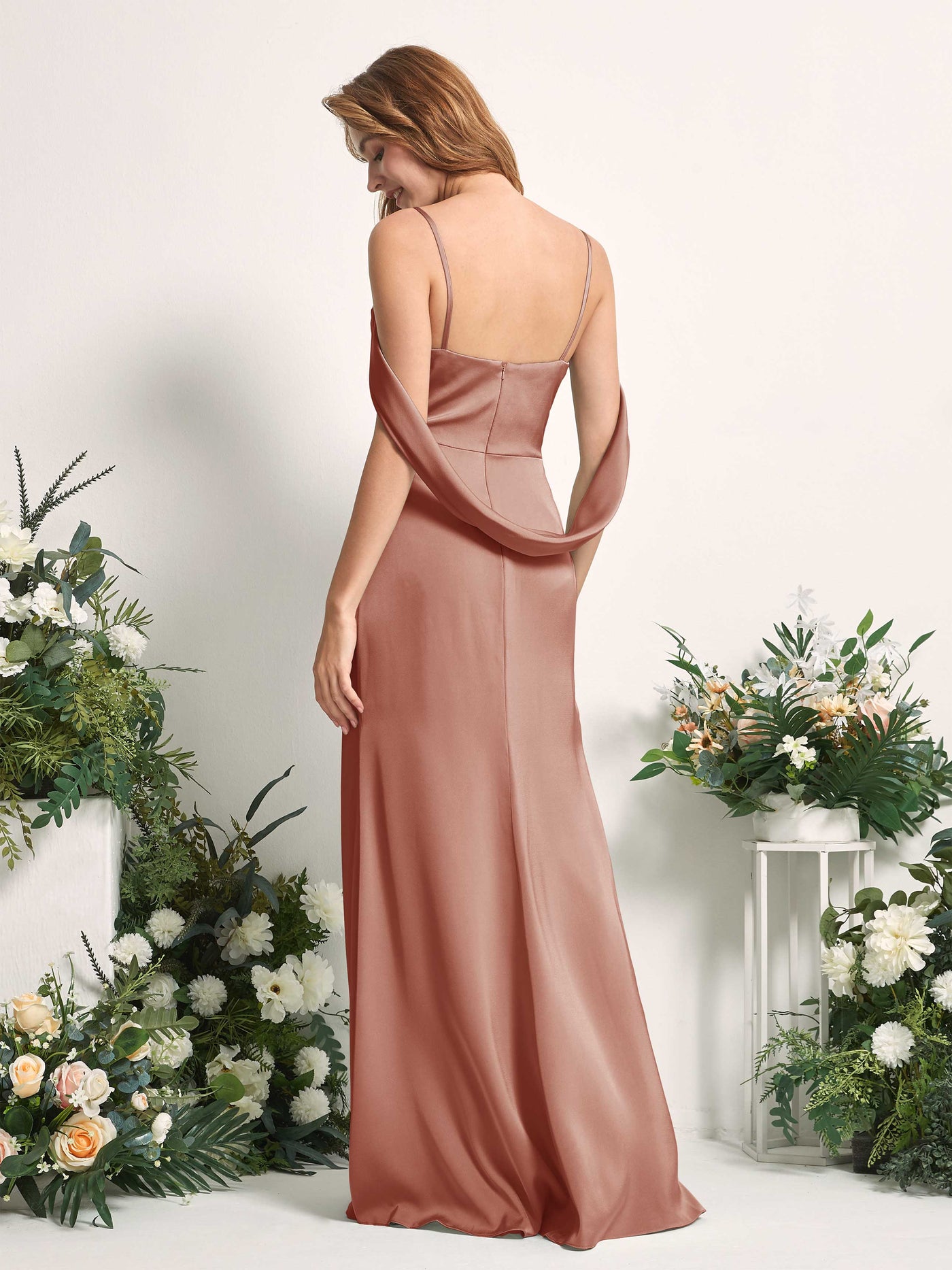 Carlyna Tubo Escote en V Hasta el suelo Vestidos de dama de honor Siena Natural #color_siena-natural