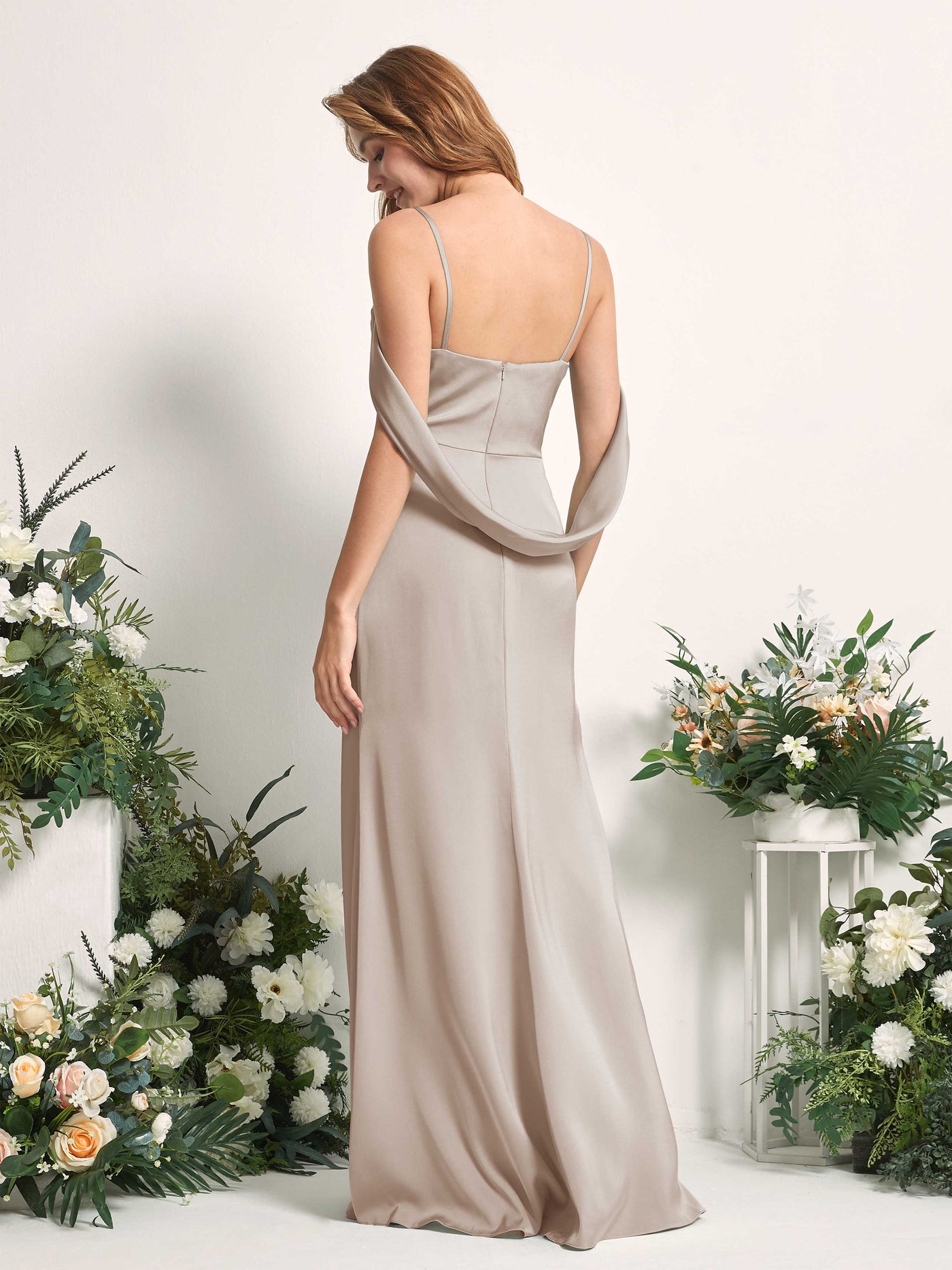 Carlyna Tubo Escote en V Hasta el suelo Vestidos de dama de honor Taupe #color_taupe