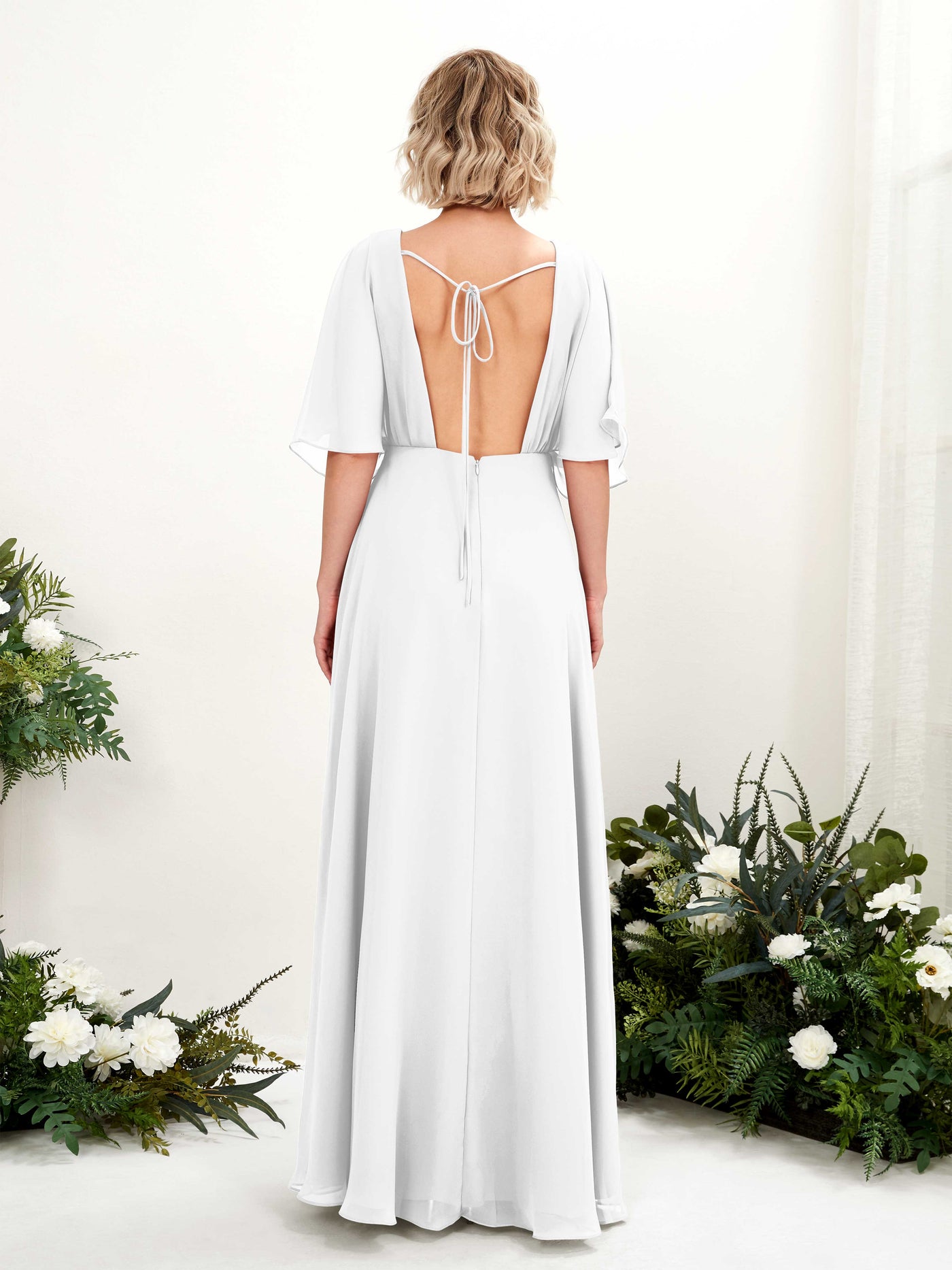 Carlyna Tubo Escote en V Manga Corta Vestido de dama de honor Hasta el suelo Blanco #color_blanco