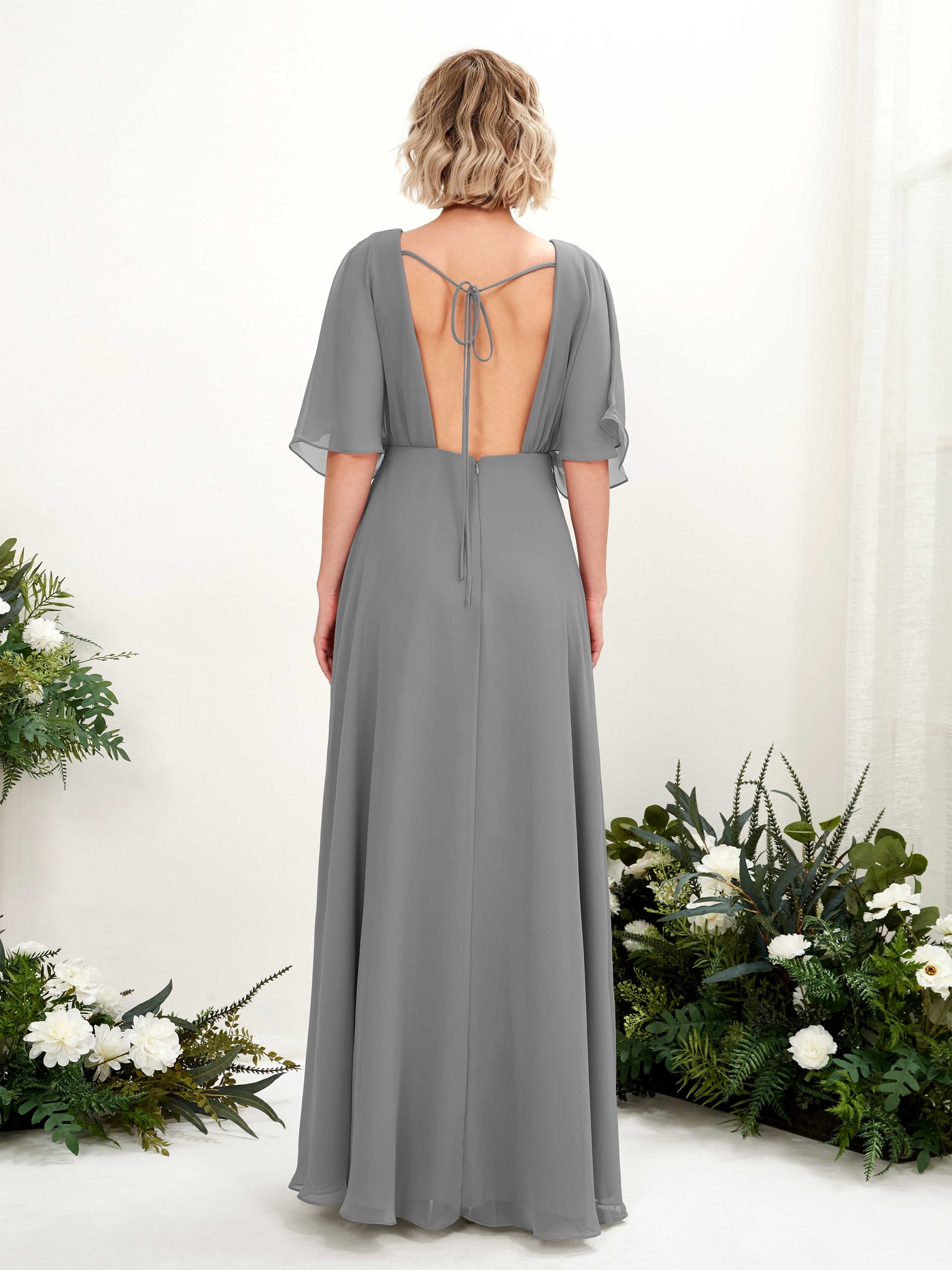 Carlyna Tubo Escote en V Manga Corta Vestido de dama de honor Hasta el suelo Gris Acero #color_gris-acero