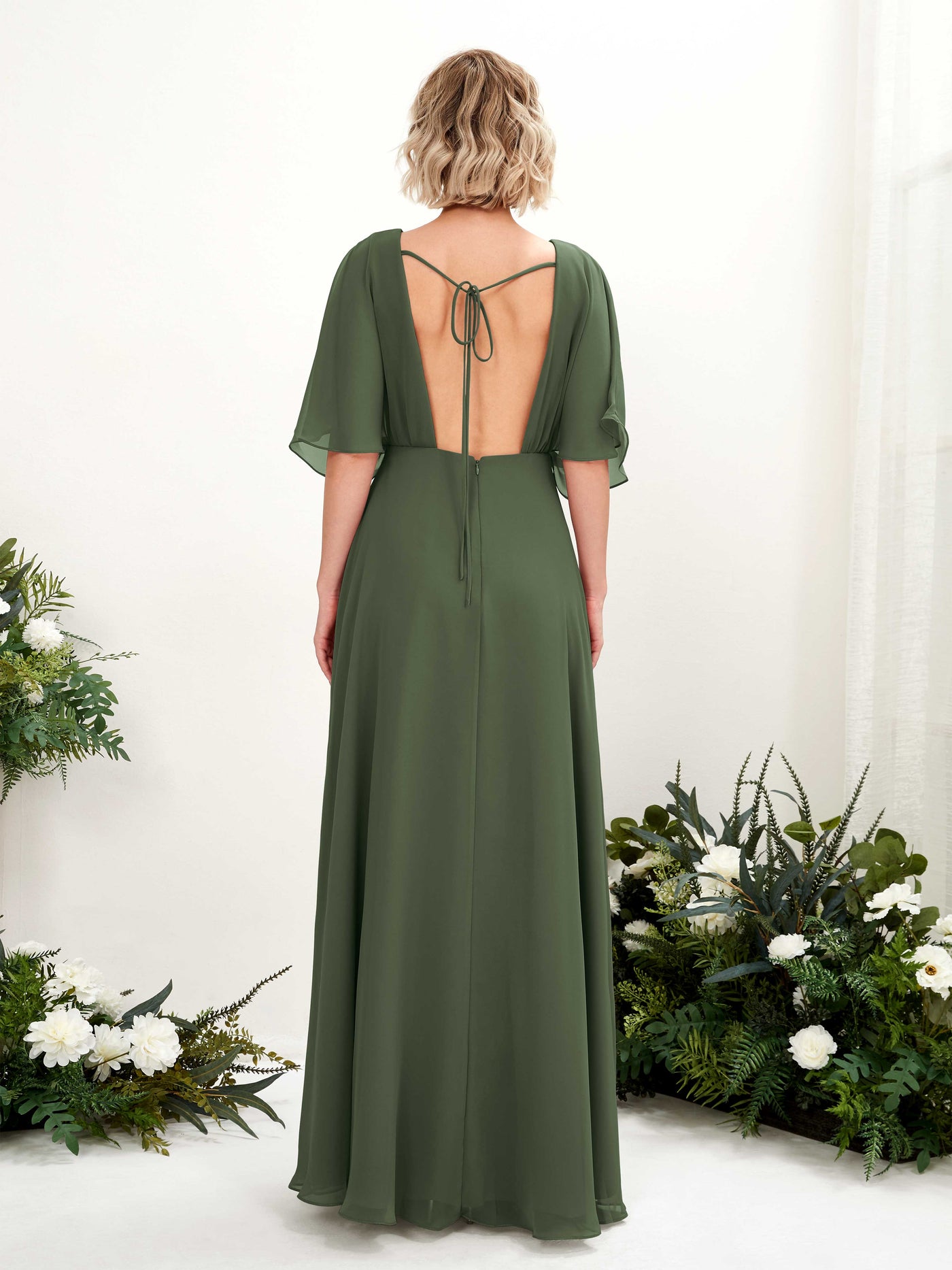 Carlyna Tubo Escote en V Manga Corta Vestido de dama de honor Hasta el suelo Oliva Martini #color_oliva-martini
