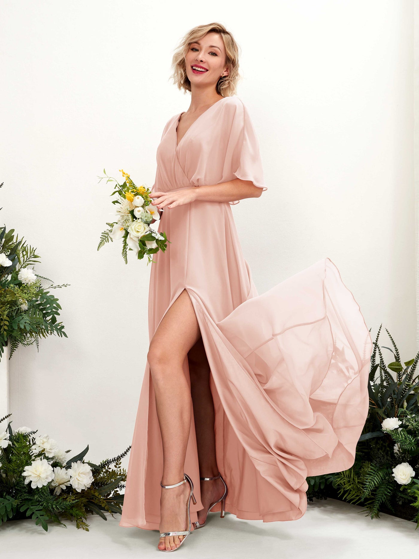 Carlyna Tubo Escote en V Manga Corta Vestido de dama de honor Hasta el suelo Rosa Perla #color_rosa-perla