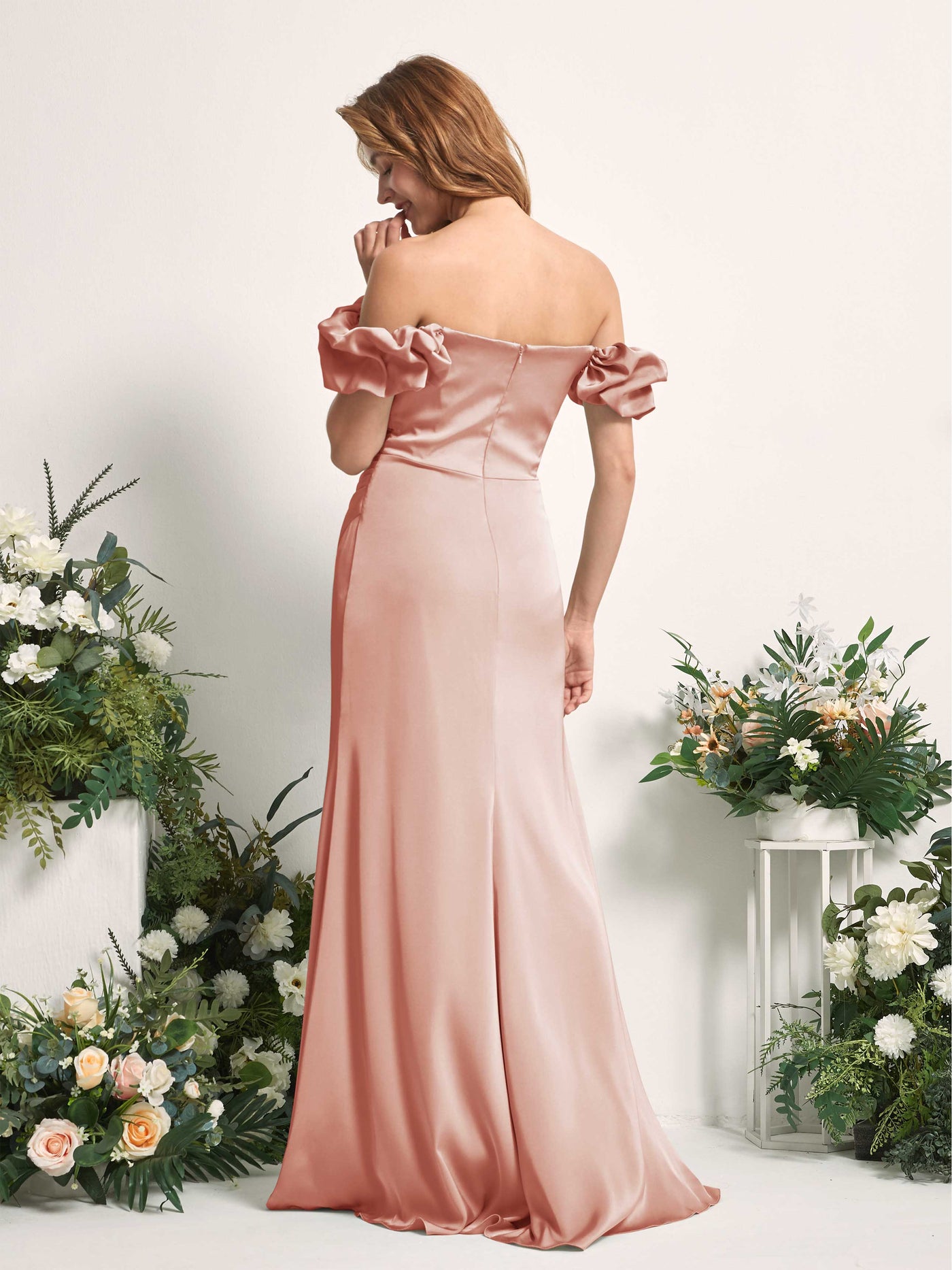 Carlyna Tubo Hasta el suelo Hombros caídos Vestido de dama de honor Cantalupo #color_cantalupo