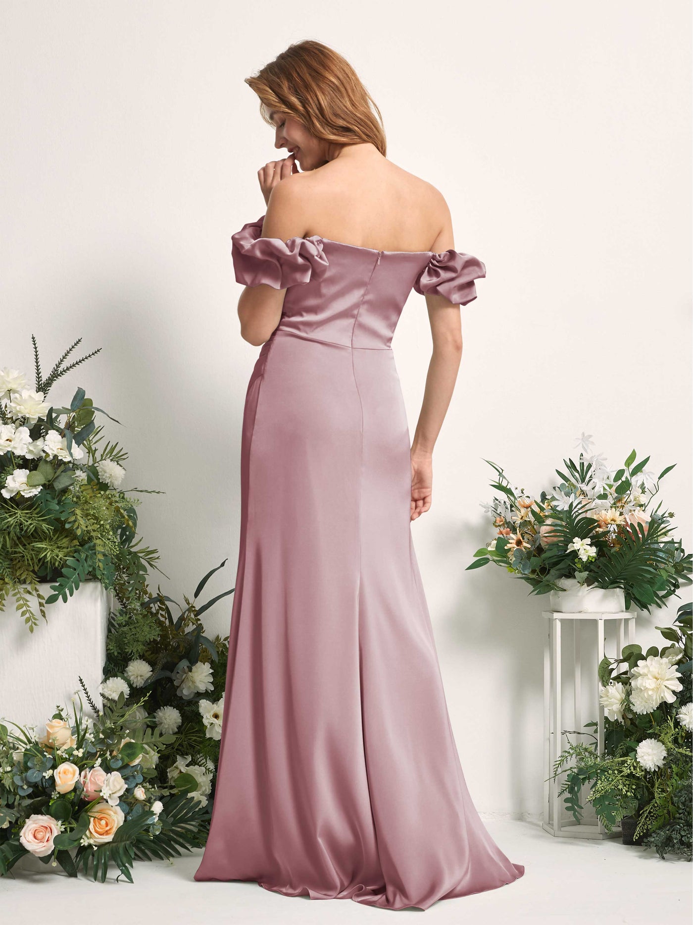 Carlyna Tubo Hasta el suelo Hombros caídos Vestido de dama de honor Cuarzo Rosa #color_cuarzo-rosa