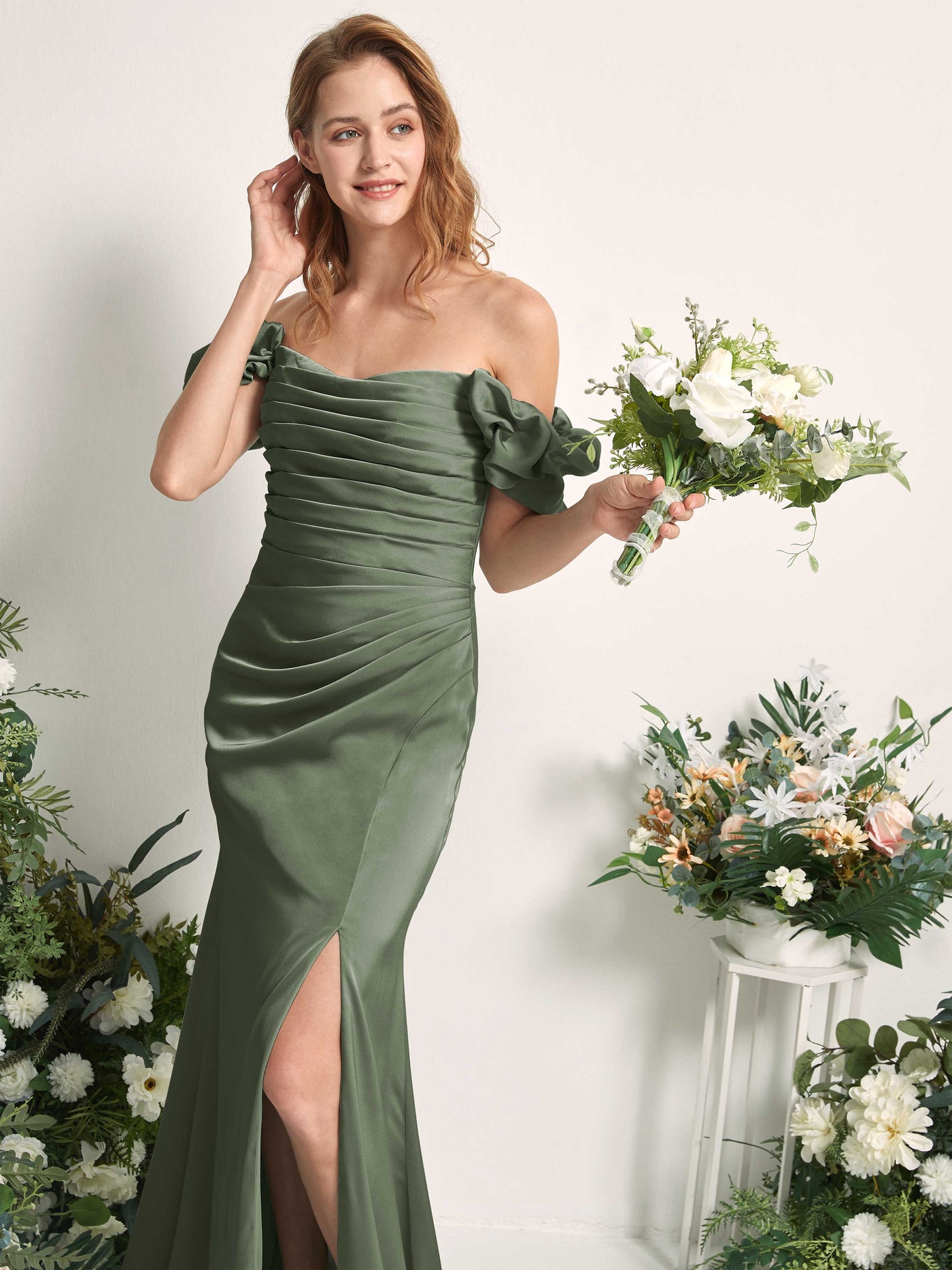 Carlyna Tubo Hasta el suelo Hombros caídos Vestido de dama de honor Verde Oliva #color_verde-oliva