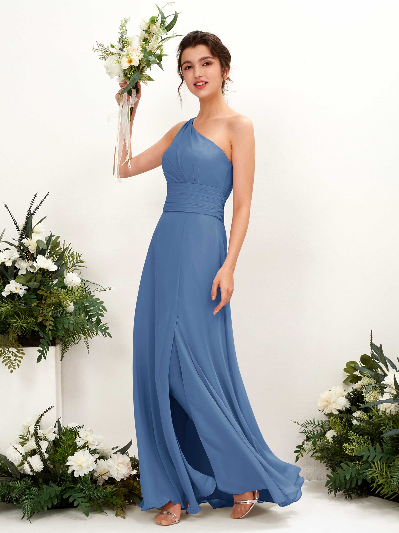 Carlyna Tubo Hasta el suelo Un Hombre con Hendidura de pierna Gasa Vestidos de dama de honor Azul polvoriento #color_azul-polvoriento