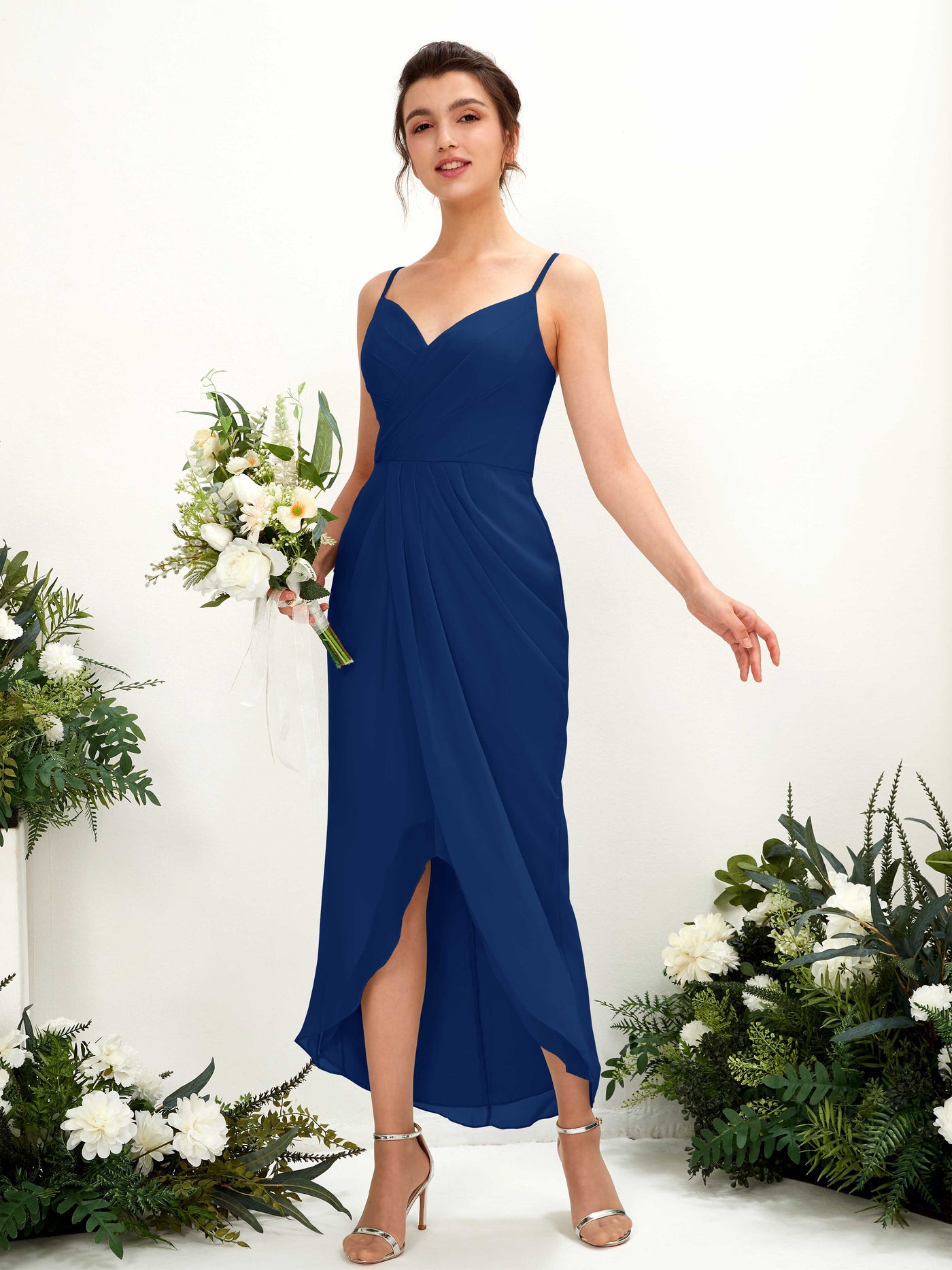 Carlyna Tubo Hasta la tibia Escote en V fruncido vestido de dama de honor Azul Real #color_azul-real
