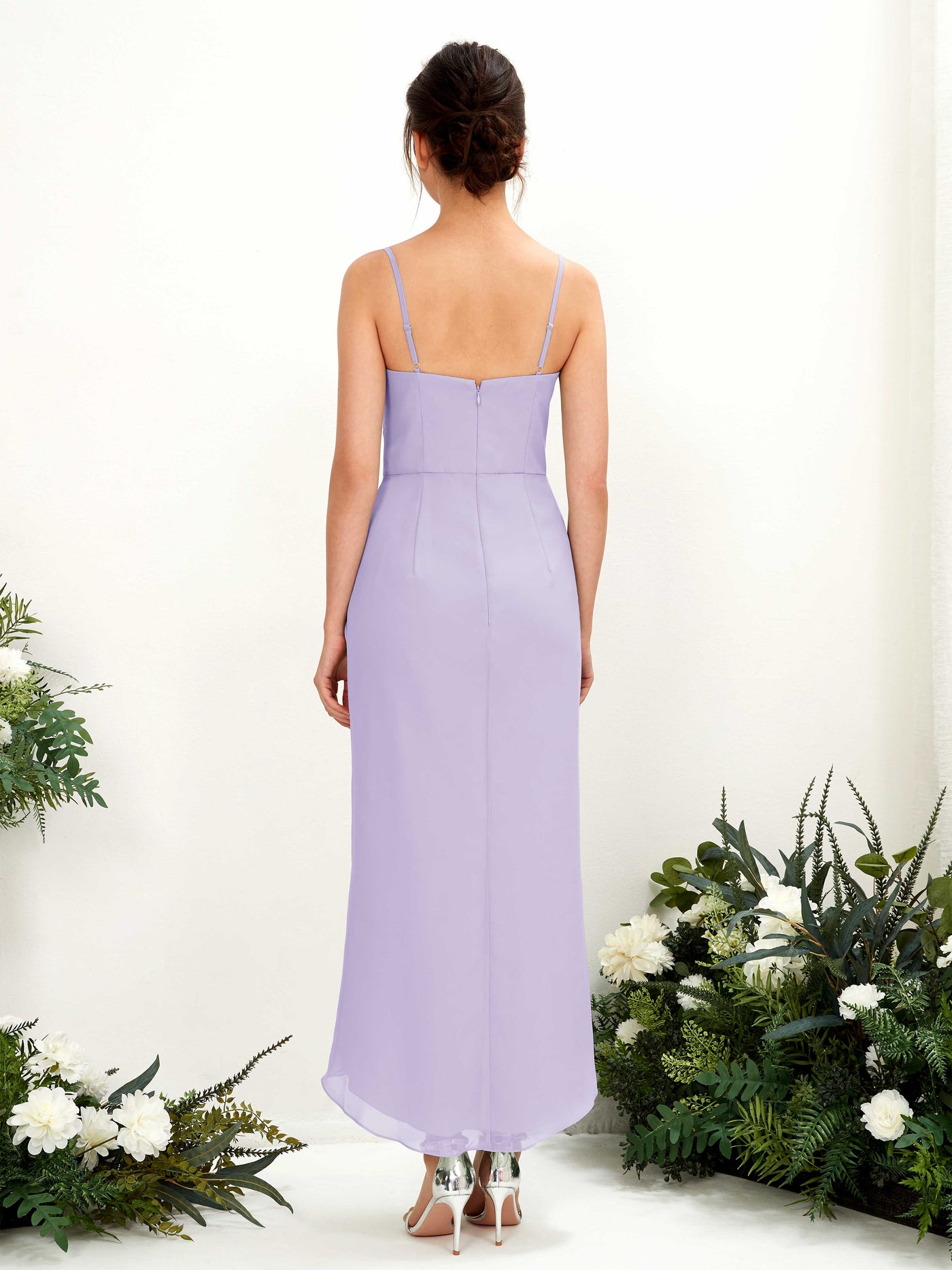 Carlyna Tubo Hasta la tibia Escote en V fruncido vestido de dama de honor Lila #color_lila