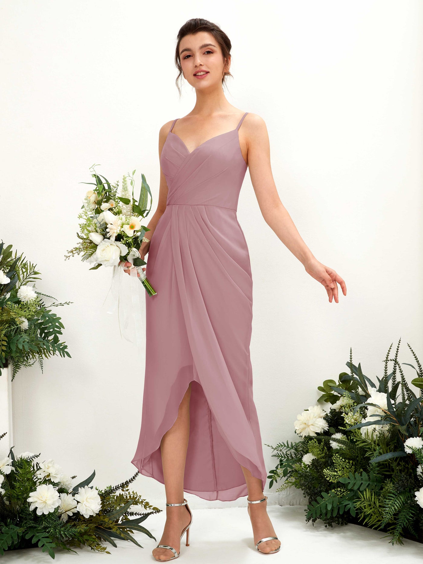 Carlyna Tubo Hasta la tibia Escote en V fruncido vestido de dama de honor Malva Clásico #color_malva-cl-sico