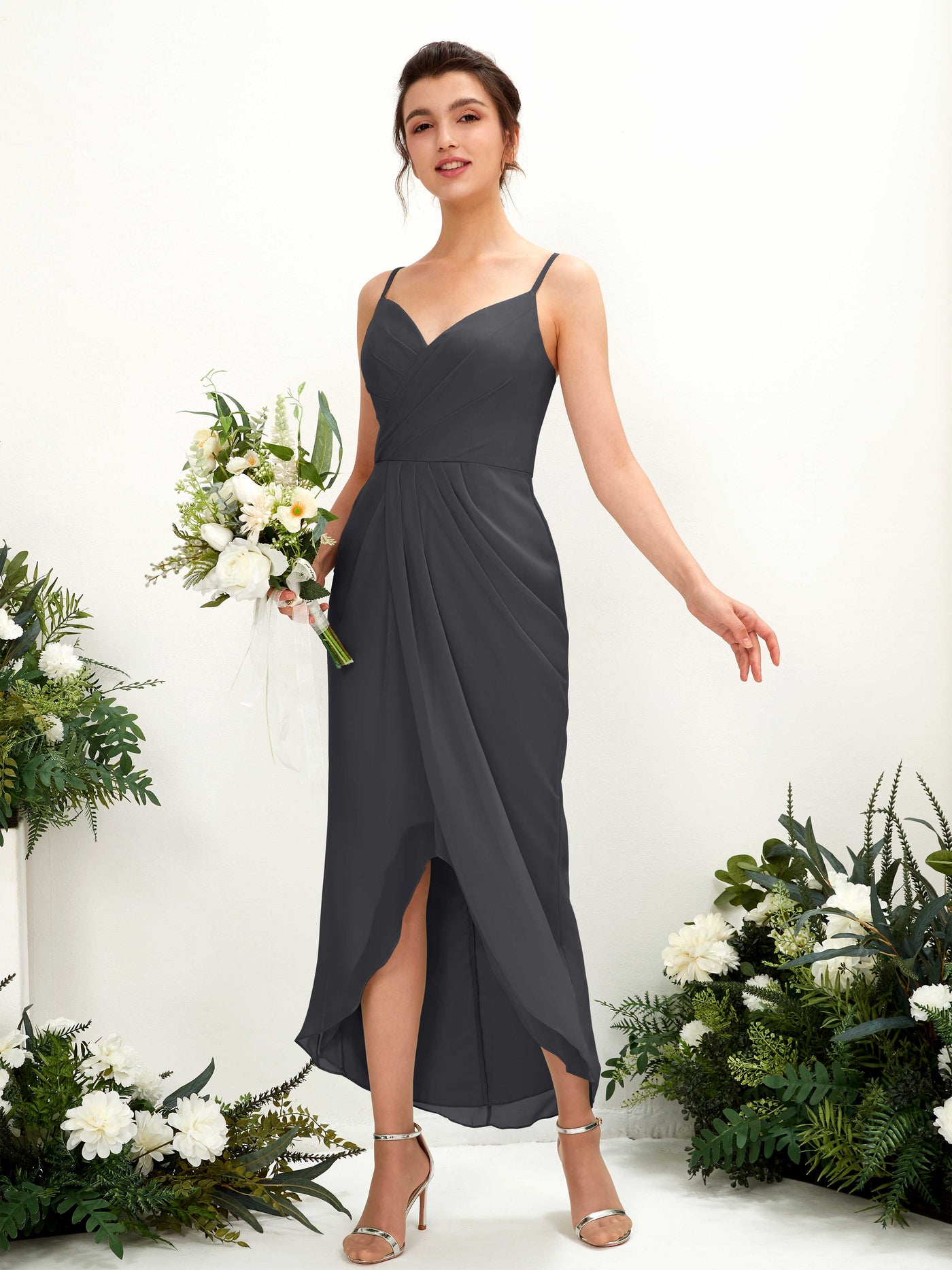 Carlyna Tubo Hasta la tibia Escote en V fruncido vestido de dama de honor Peltre #color_peltre