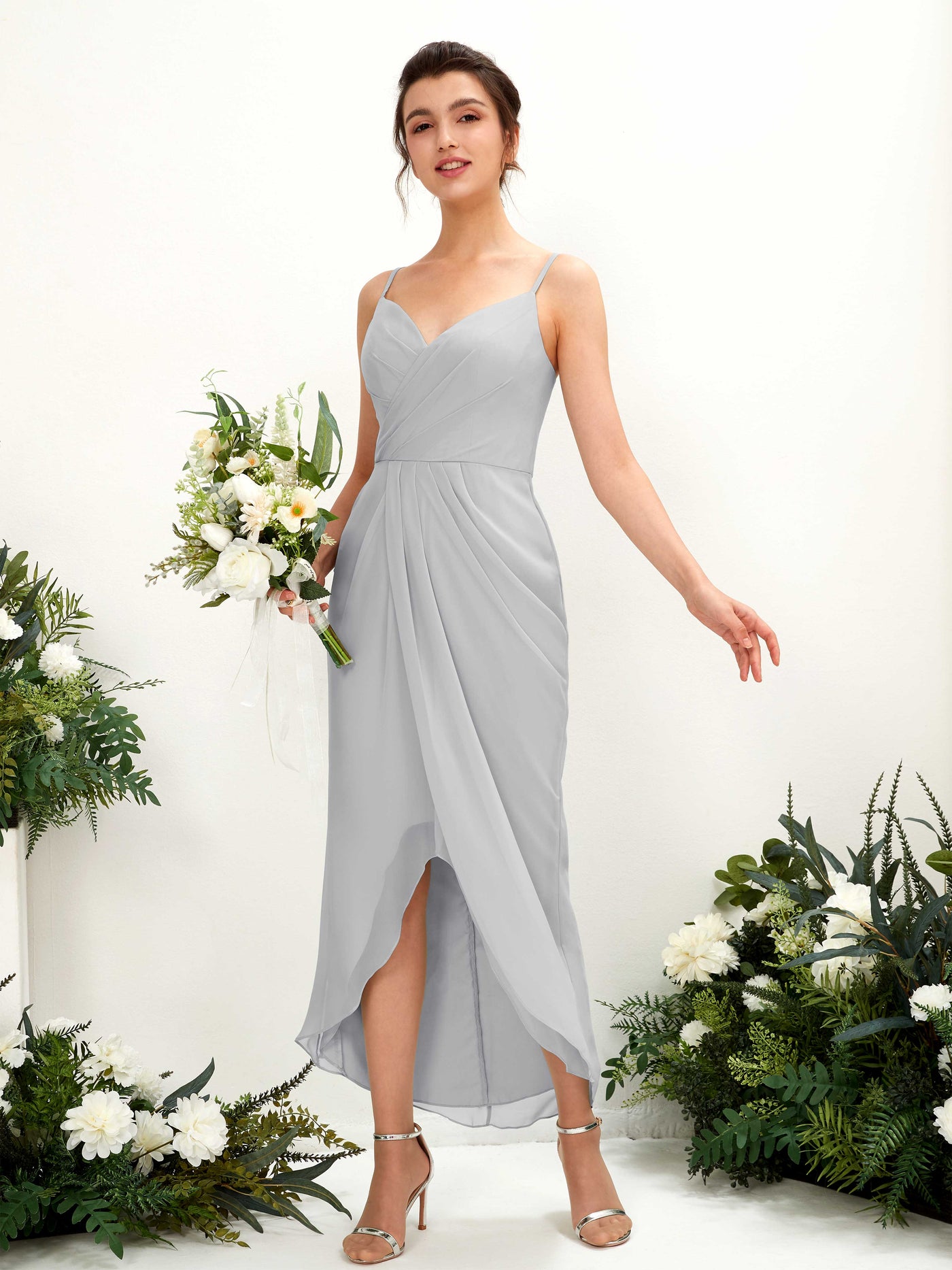 Carlyna Tubo Hasta la tibia Escote en V fruncido vestido de dama de honor Plata #color_plata