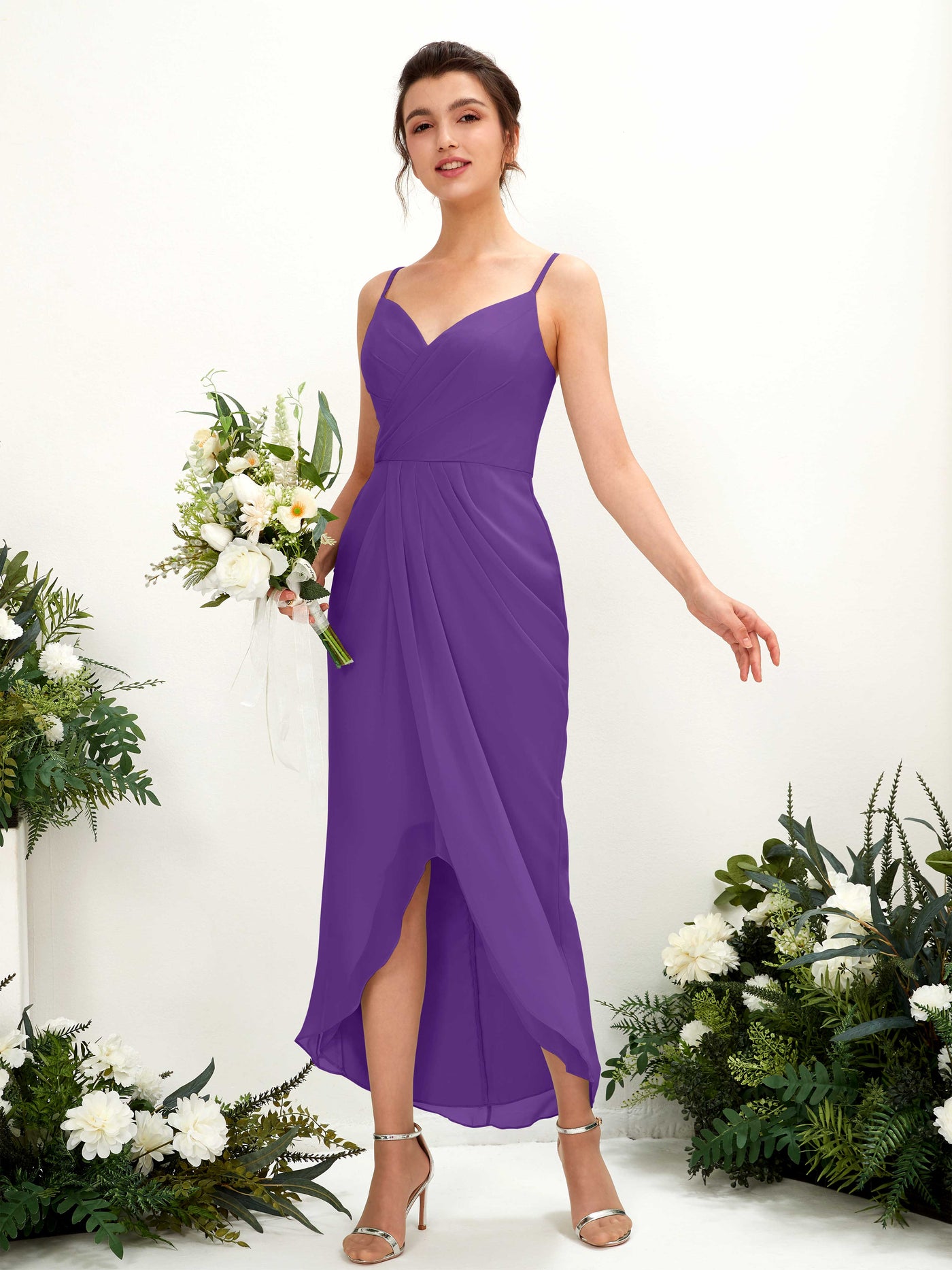 Carlyna Tubo Hasta la tibia Escote en V fruncido vestido de dama de honor Regencia #color_regencia