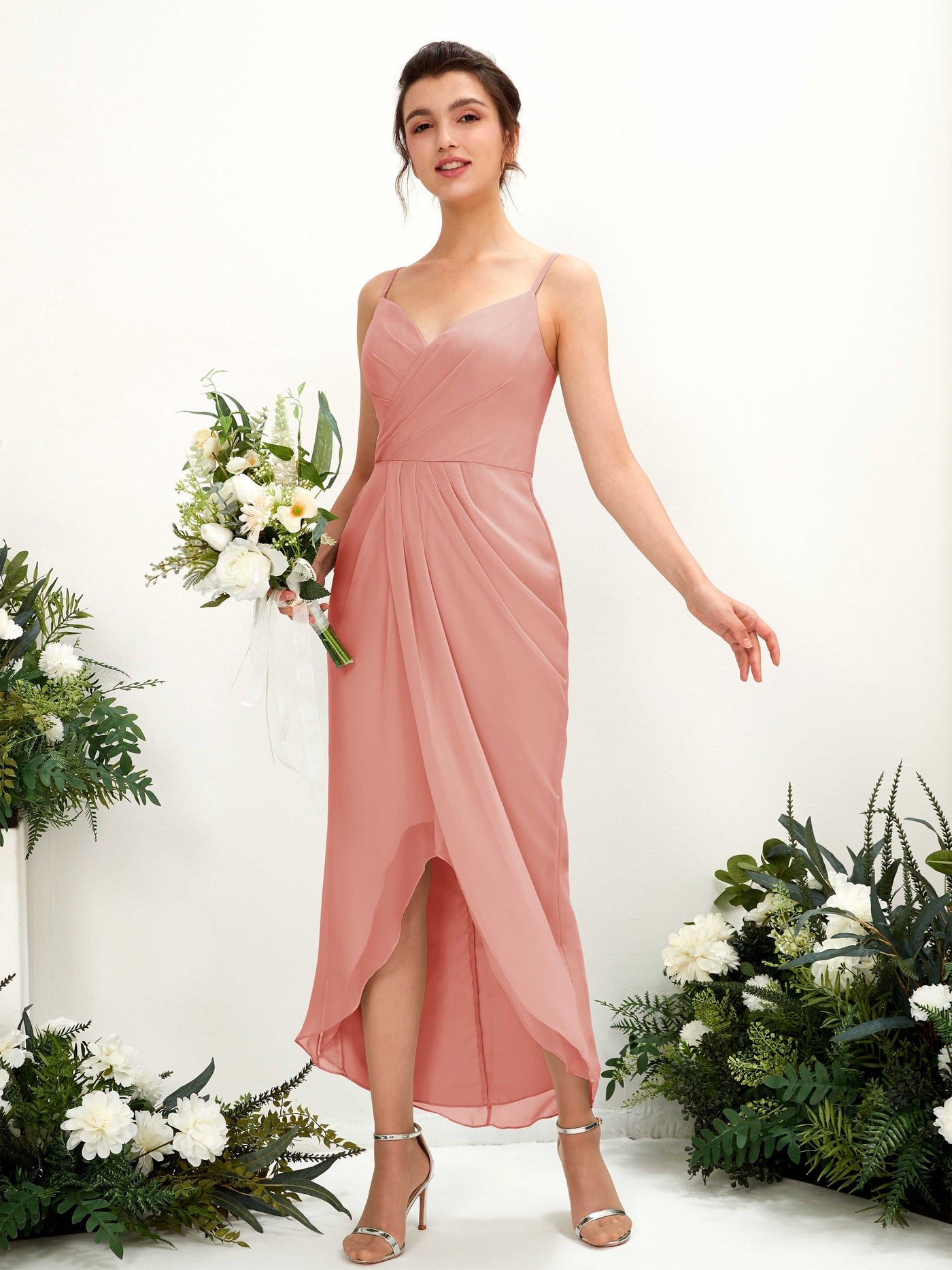 Carlyna Tubo Hasta la tibia Escote en V fruncido vestido de dama de honor Rosa Champán #color_rosa-champ-n
