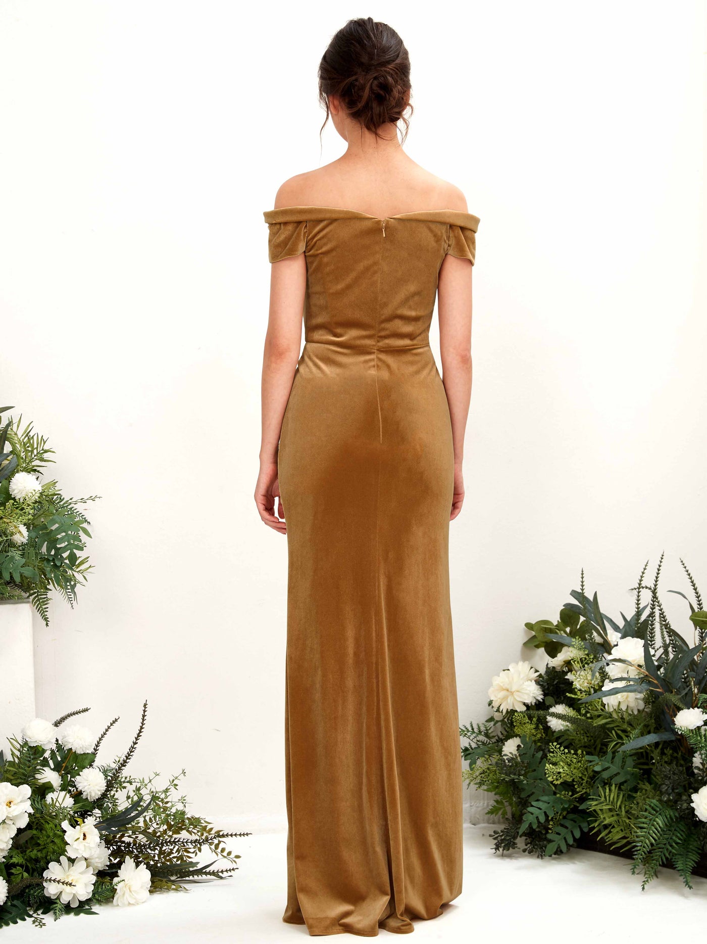 Carlyna Tubo Hombros caídos Hasta el suelo Vestido de dama de honor Oro Bruñido #color_oro-bru-ido