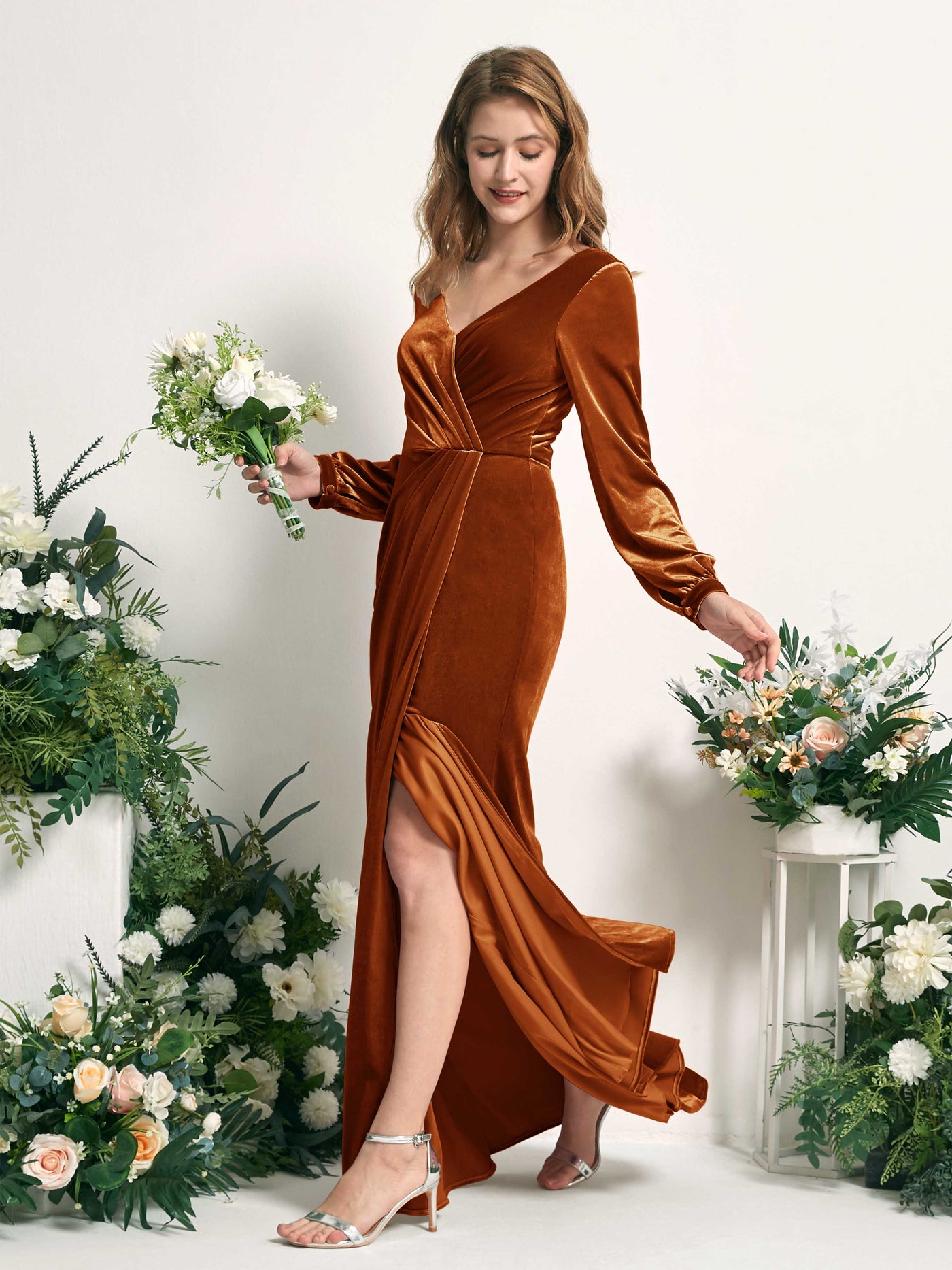 Carlyna Tubo Silueta Manga Larga Escote en V hasta el suelo vestido de dama de honor Naranja Burant #color_naranja-burant