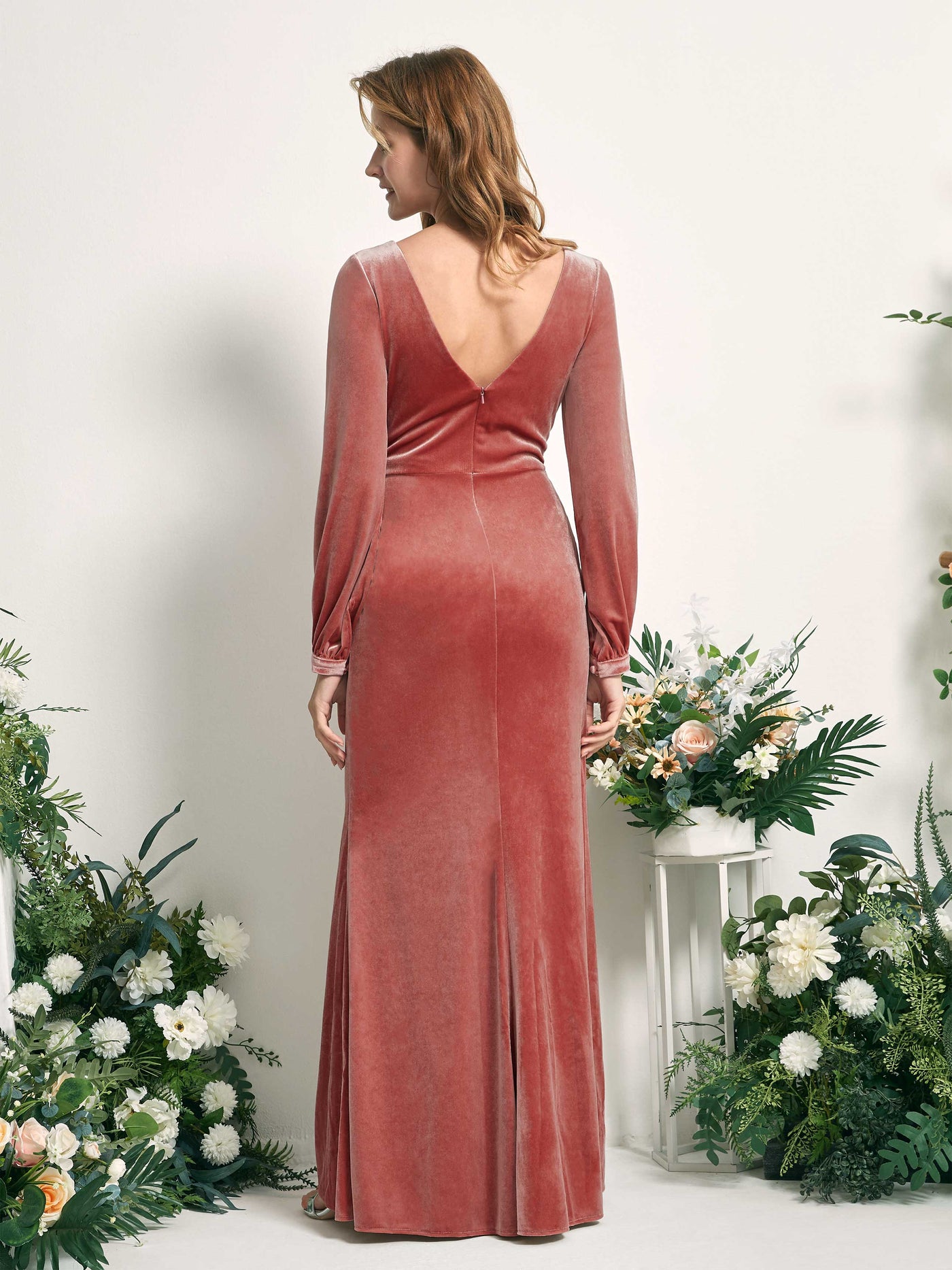 Carlyna Tubo Silueta Manga Larga Escote en V hasta el suelo vestido de dama de honor Rosa Polvorienta #color_rosa-polvorienta