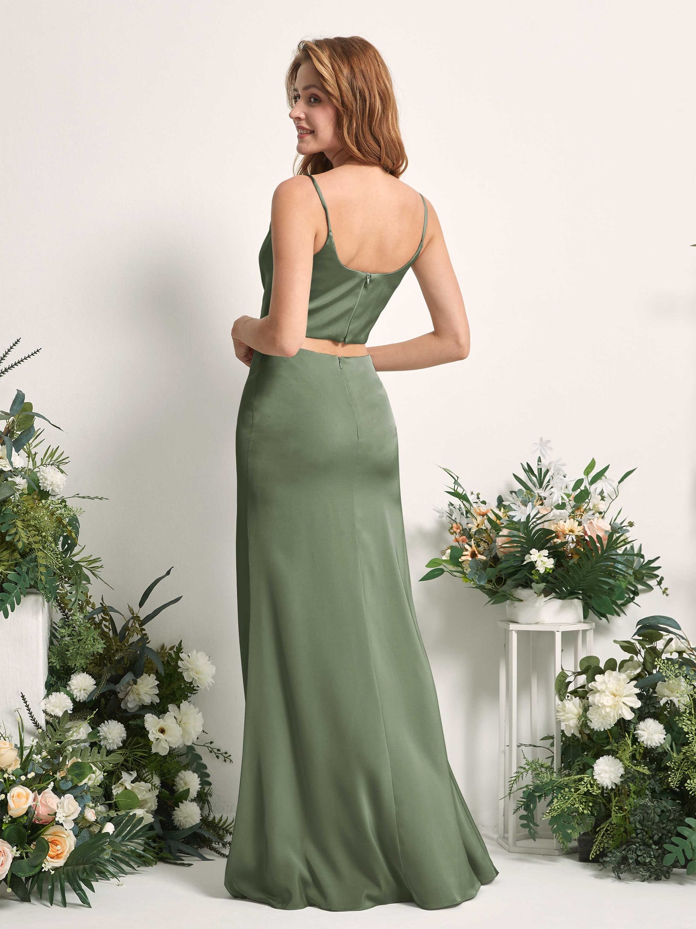 Carlyna Tubo Sirena Escote drapeado Hasta el suelo Vestidos de dama de honor Verde Oliva #color_verde-oliva