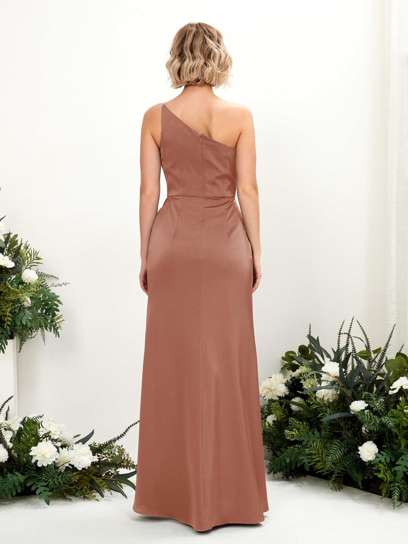 Carlyna Tubo Un Hombre Hasta el suelo Fruncido Vestidos de dama de honor Siena Natural #color_siena-natural
