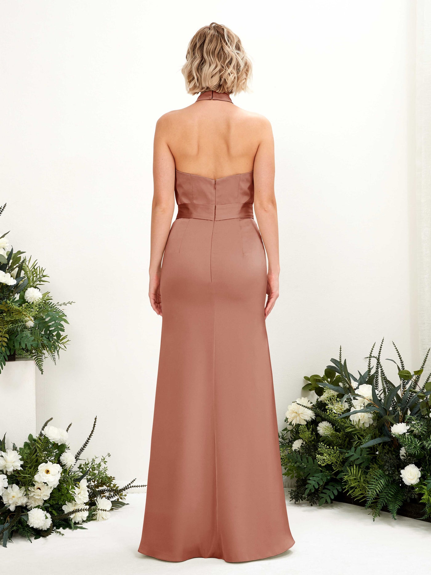 Carlyna Vestido corte trompeta/sirena cuello halter hasta el suelo Siena Natural #color_siena-natural