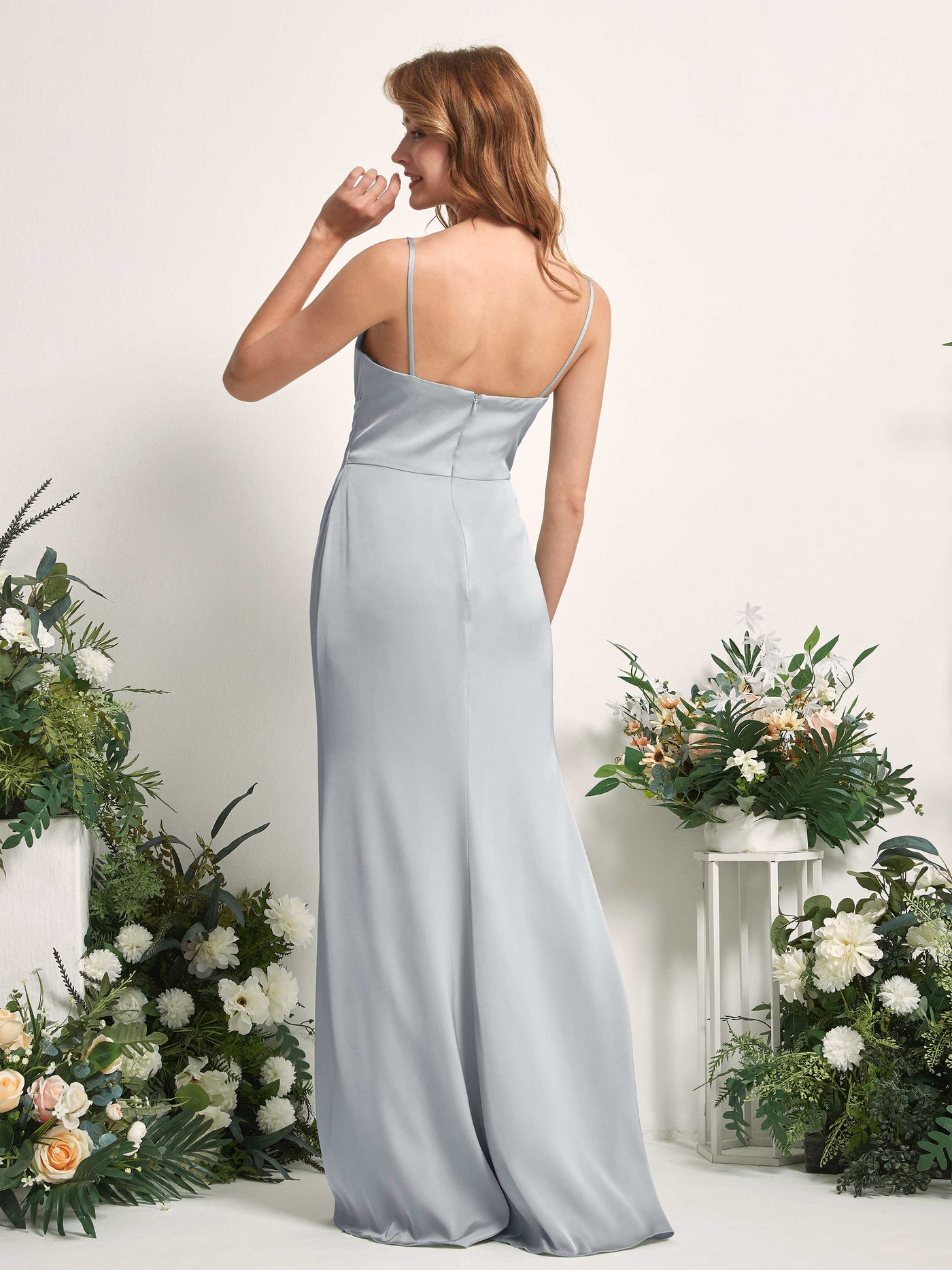 Carlyna Vestido corte trompeta/sirena Escote en V Hasta el suelo Satén para damas de honor Azul Bebé #color_azul-beb