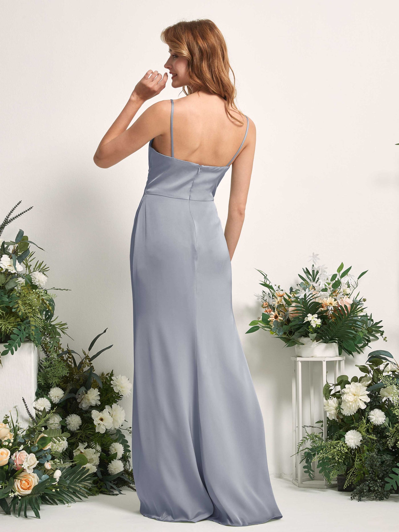 Carlyna Vestido corte trompeta/sirena Escote en V Hasta el suelo Satén para damas de honor Azul Polvoriento #color_azul-polvoriento