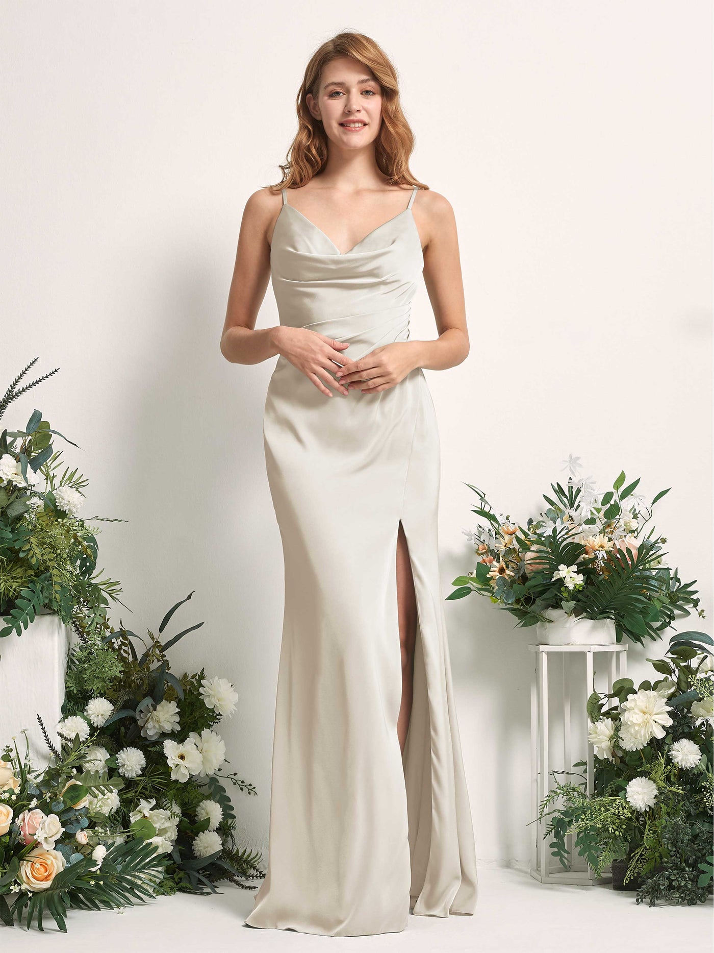 Carlyna Vestido corte trompeta/sirena Escote en V Hasta el suelo Satén para damas de honor Champán #color_champ-n