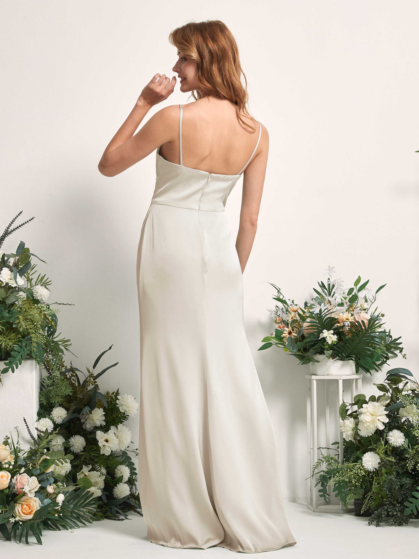 Carlyna Vestido corte trompeta/sirena Escote en V Hasta el suelo Satén para damas de honor Champán #color_champ-n