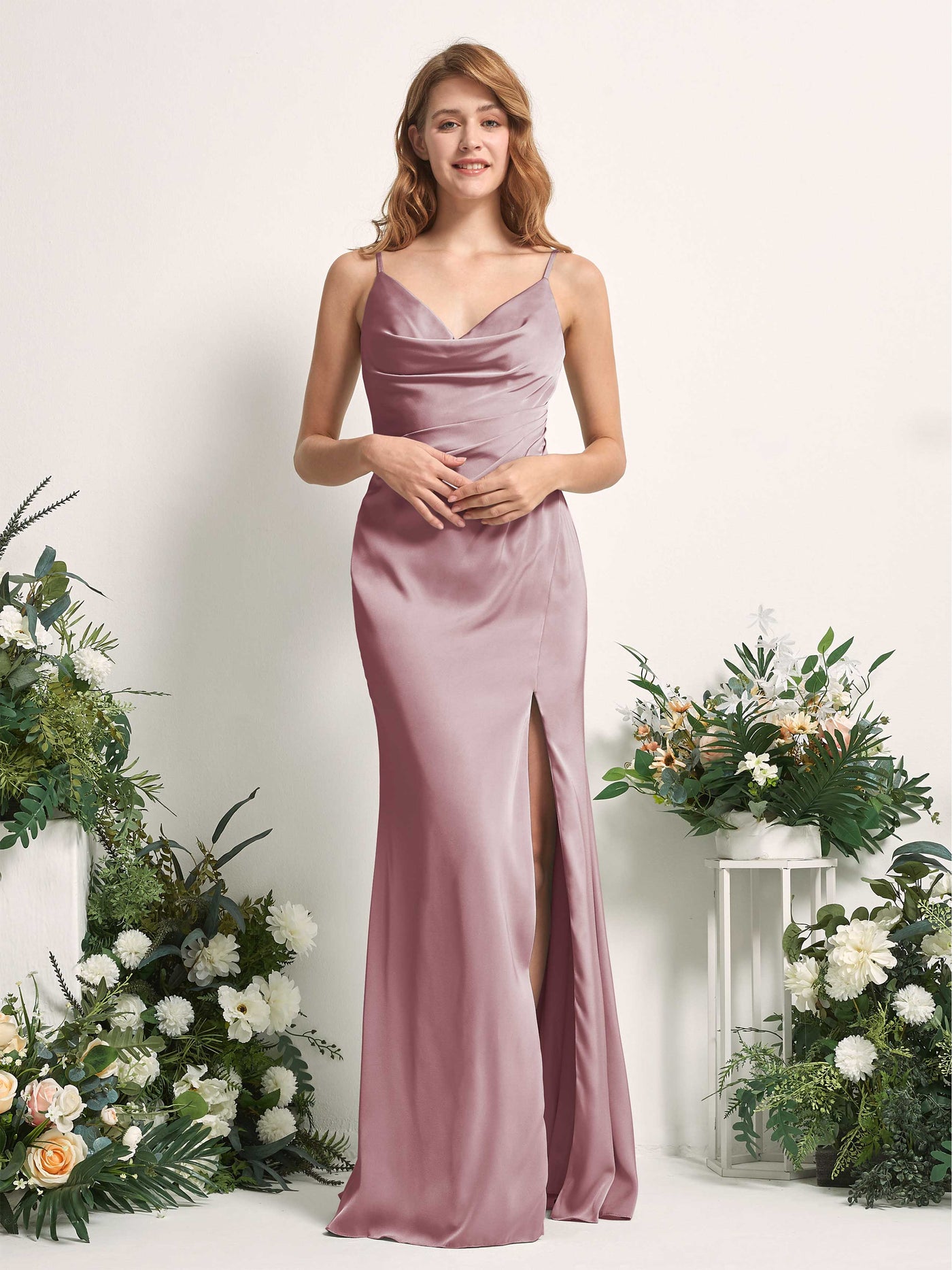 Carlyna Vestido corte trompeta/sirena Escote en V Hasta el suelo Satén para damas de honor Cuarzo Rosa #color_cuarzo-rosa