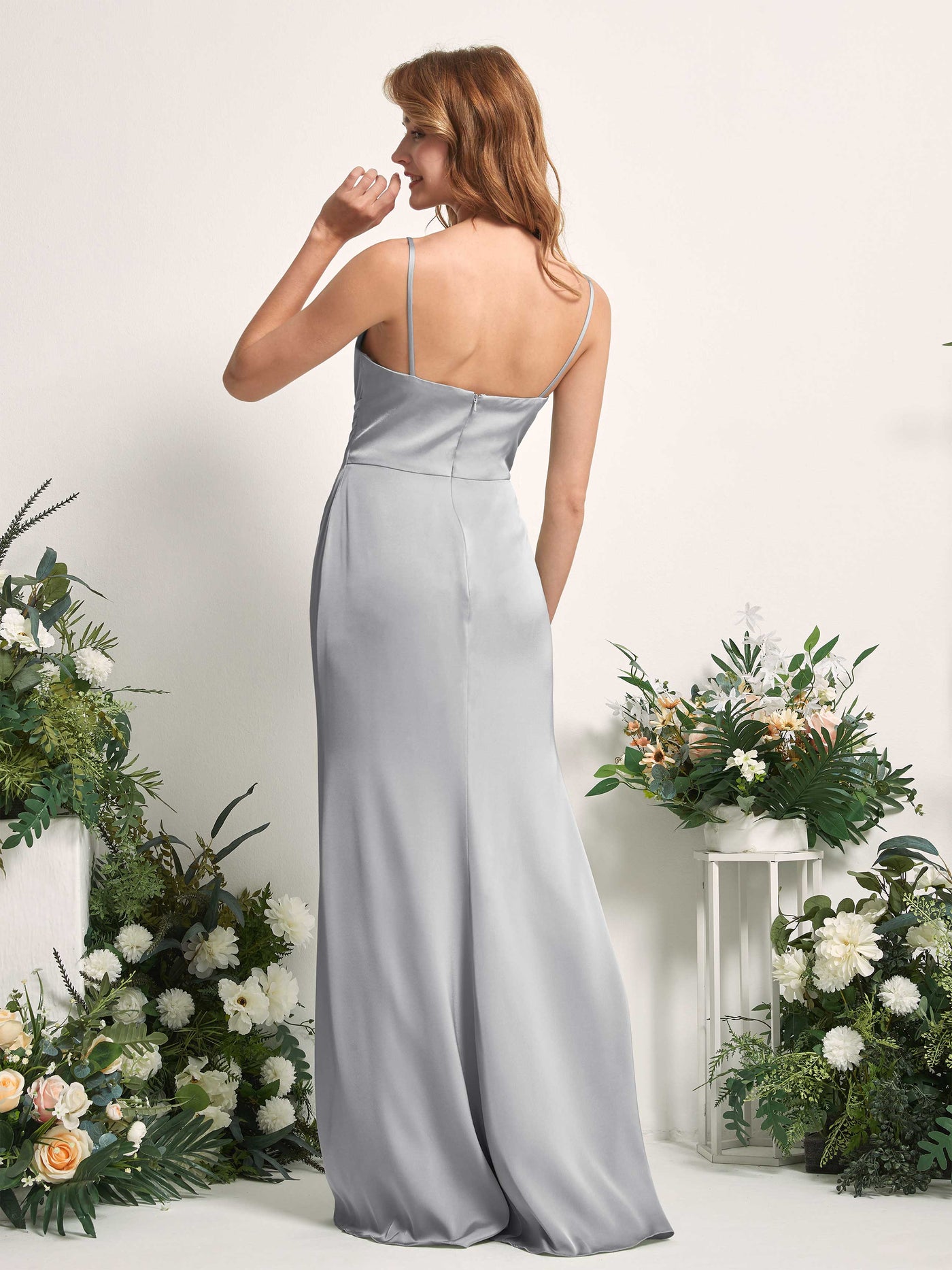 Carlyna Vestido corte trompeta/sirena Escote en V Hasta el suelo Satén para damas de honor Gris Paloma #color_gris-paloma