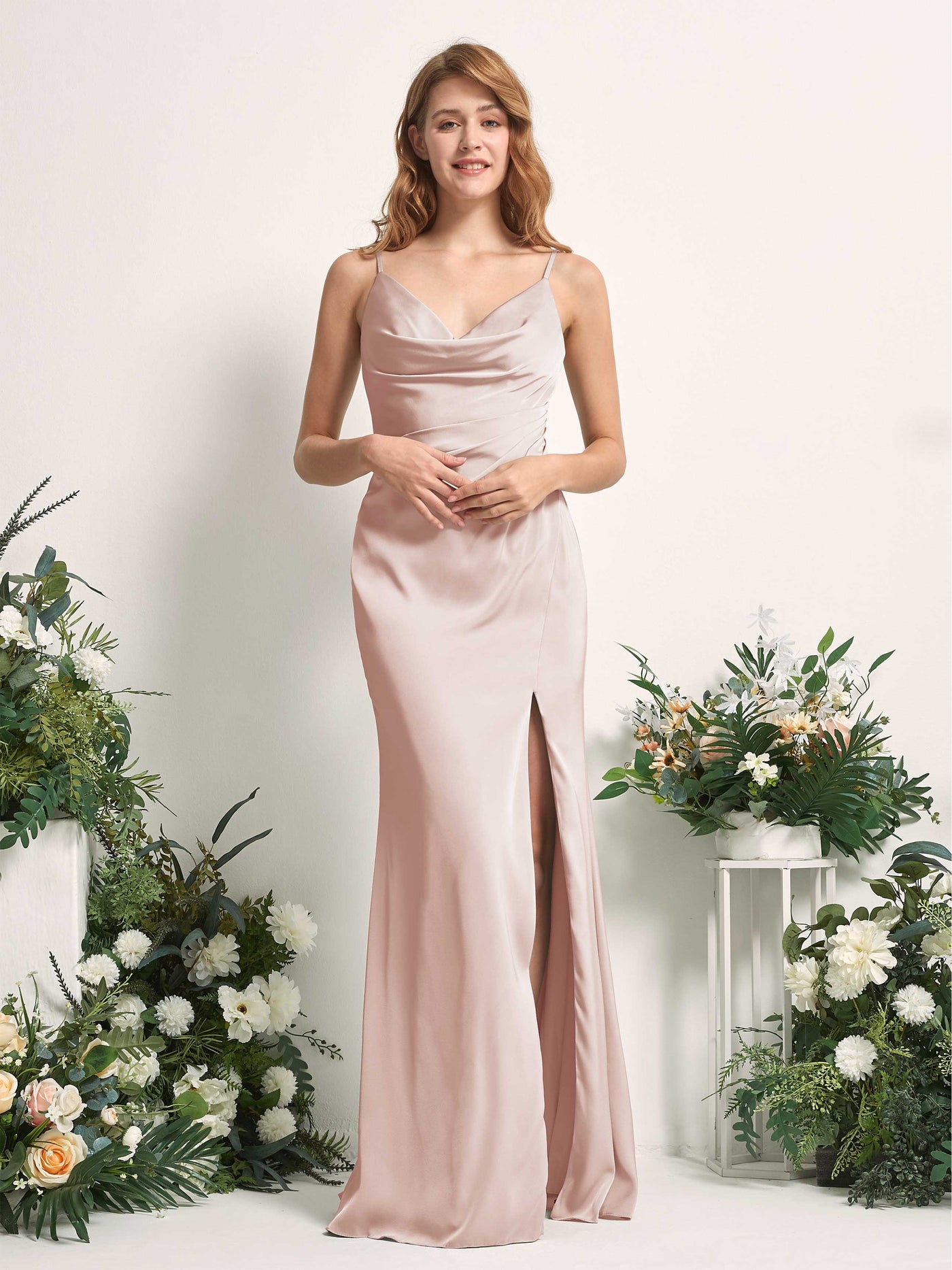 Carlyna Vestido corte trompeta/sirena Escote en V Hasta el suelo Satén para damas de honor Rosa Perla #color_rosa-perla