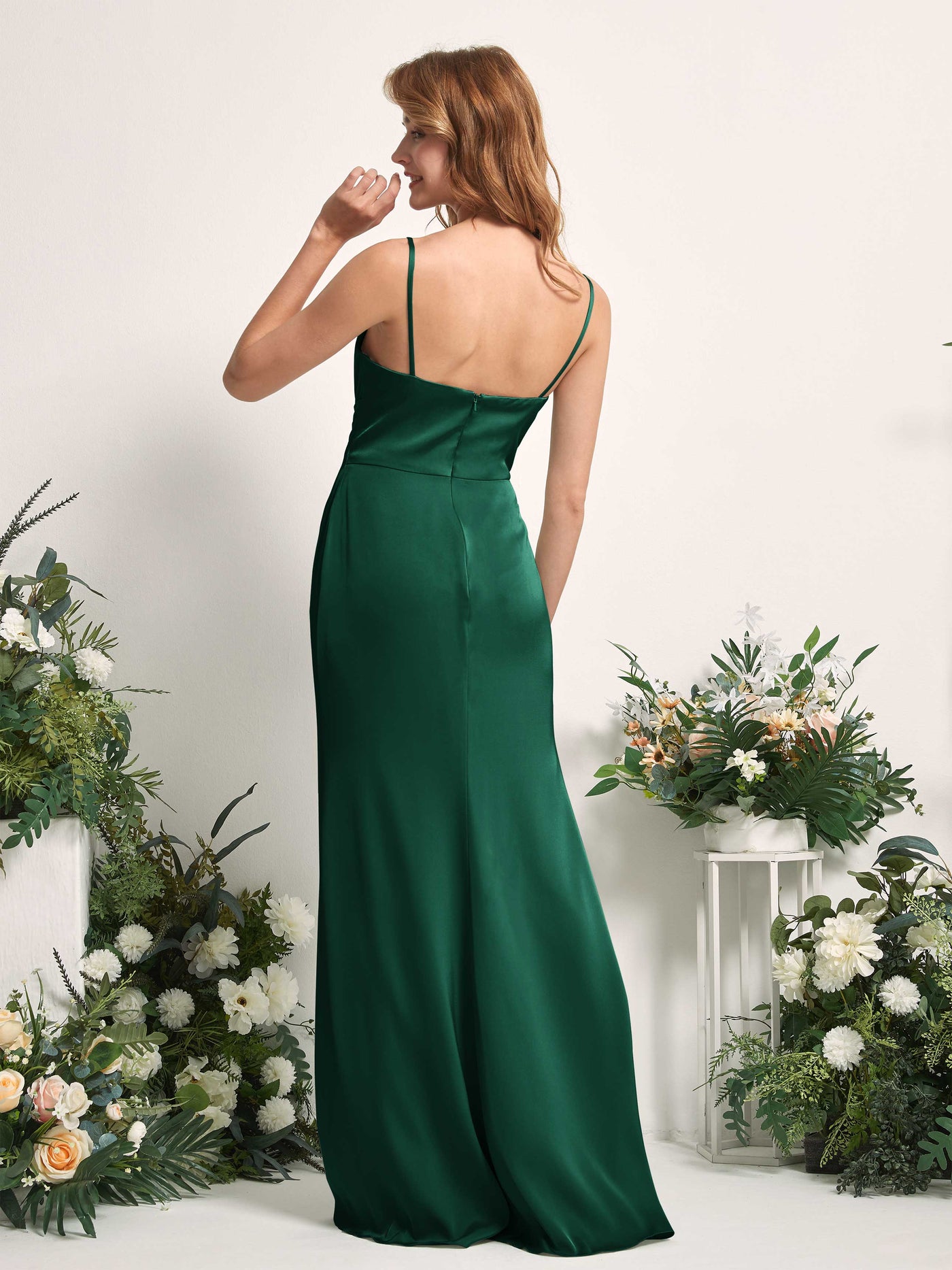 Carlyna Vestido corte trompeta/sirena Escote en V Hasta el suelo Satén para damas de honor Verde Militer #color_verde-militer
