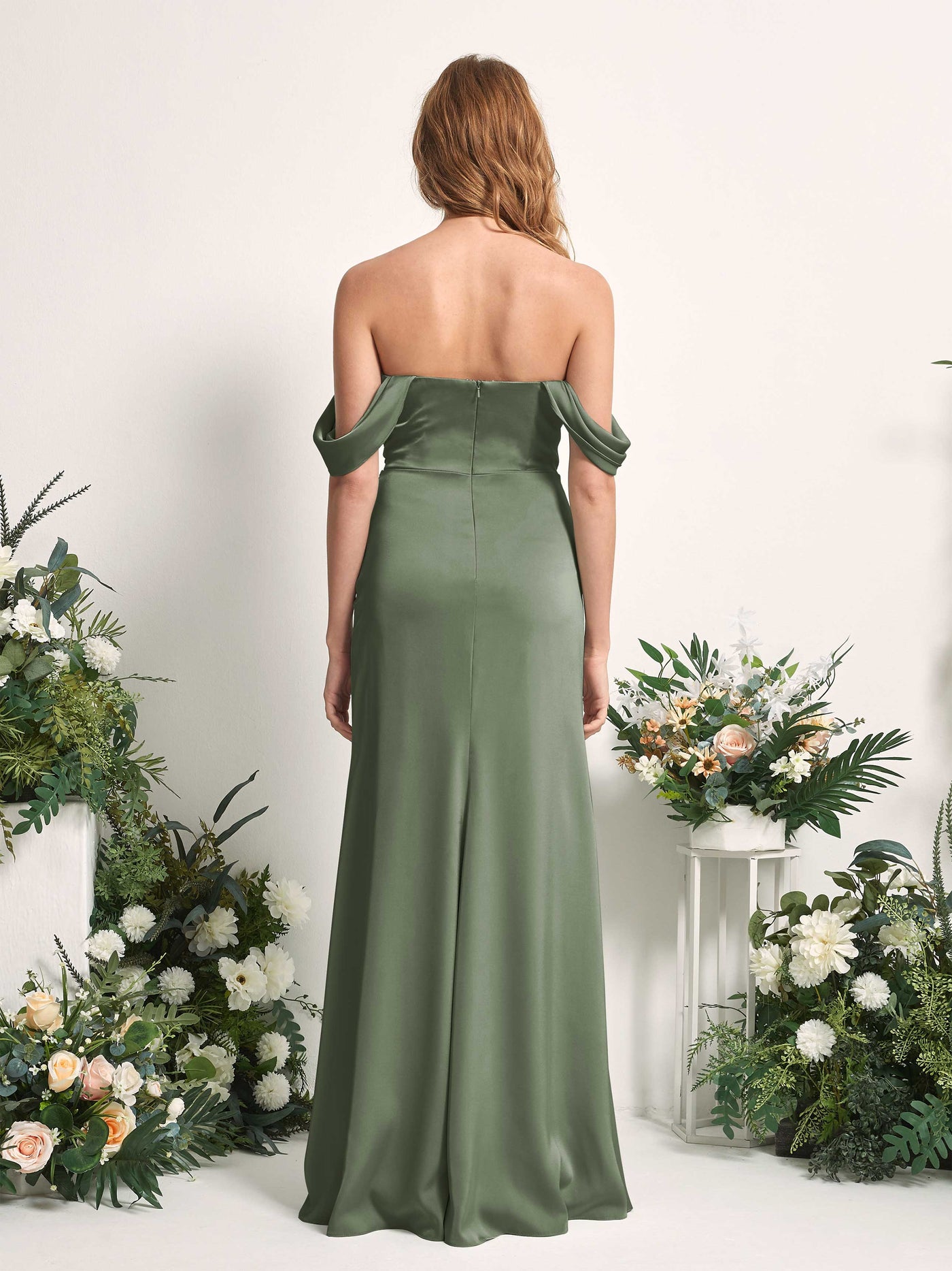 Carlyna Vestido dama de honor corte trompeta hombros caídos fruncido hasta el suelo Verde Oliva #color_verde-oliva