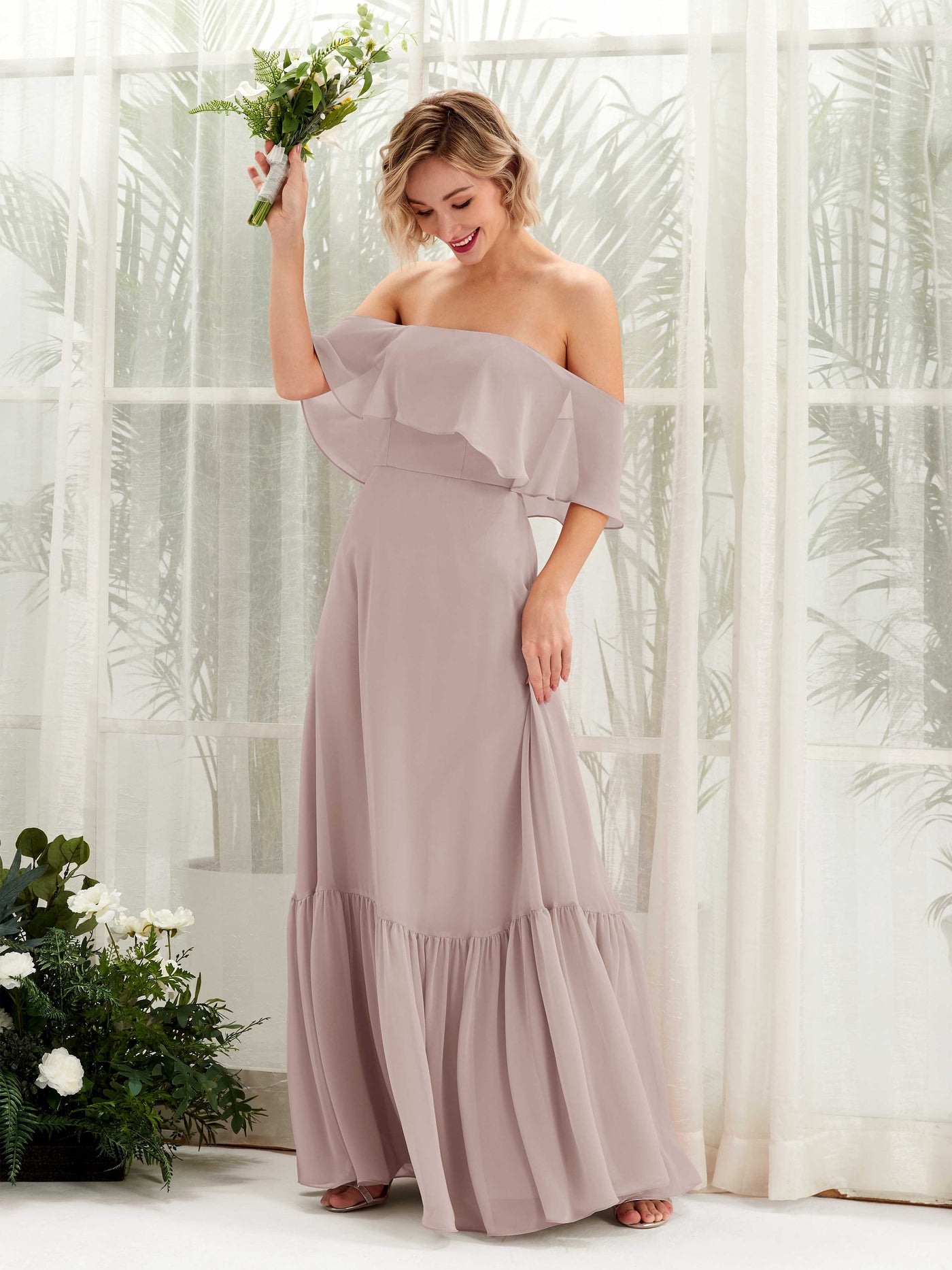 Carlyna Vestido dama de honor Línea A Hombros caídos Hasta el suelo Gasa Gris Pardo #color_gris-pardo