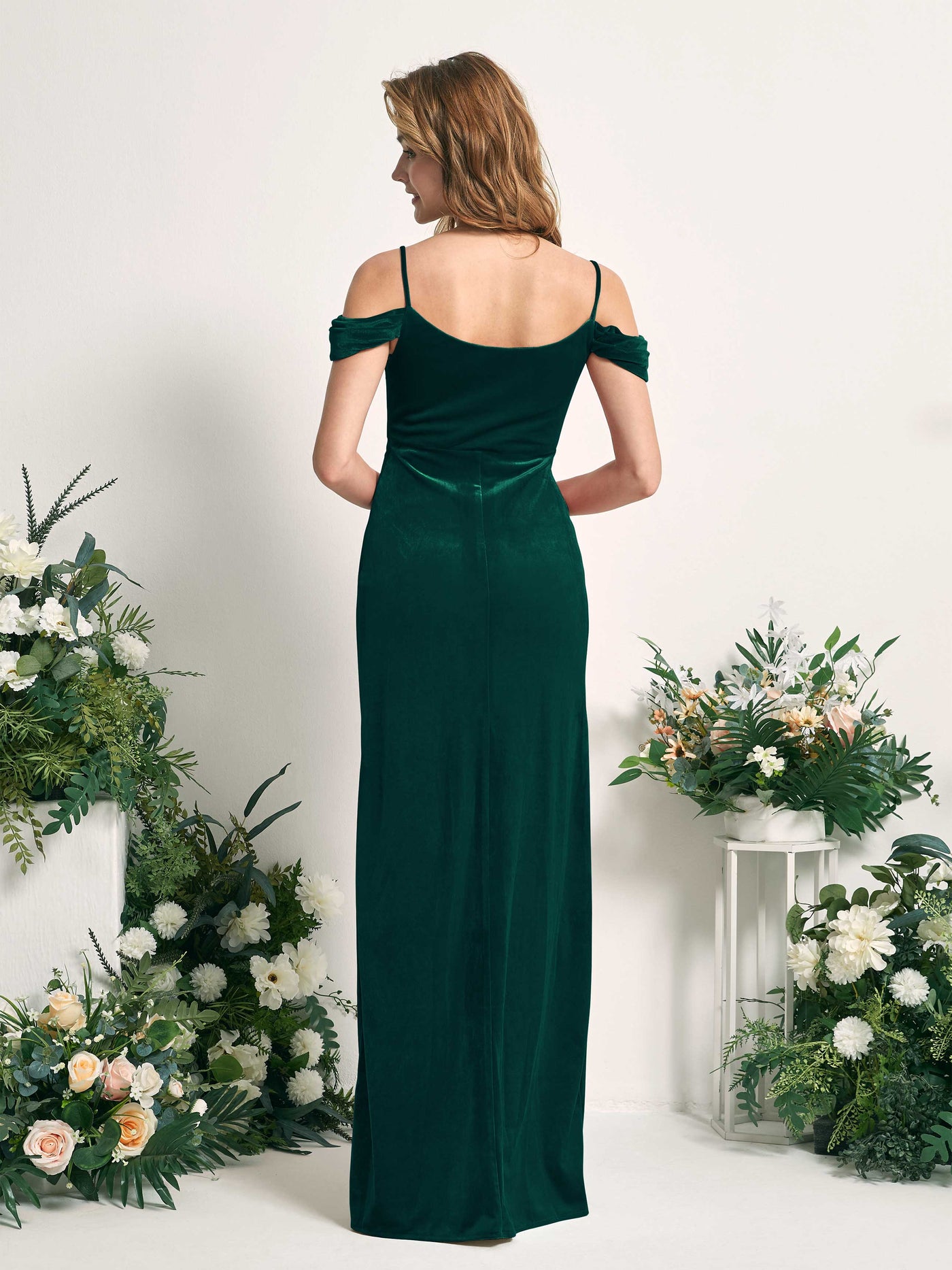Carlyna Vestido de corte sirena hombros caídos hasta el suelo terciopelo hendidura vestidos de dama de honor Verde Militer #color_verde-militer