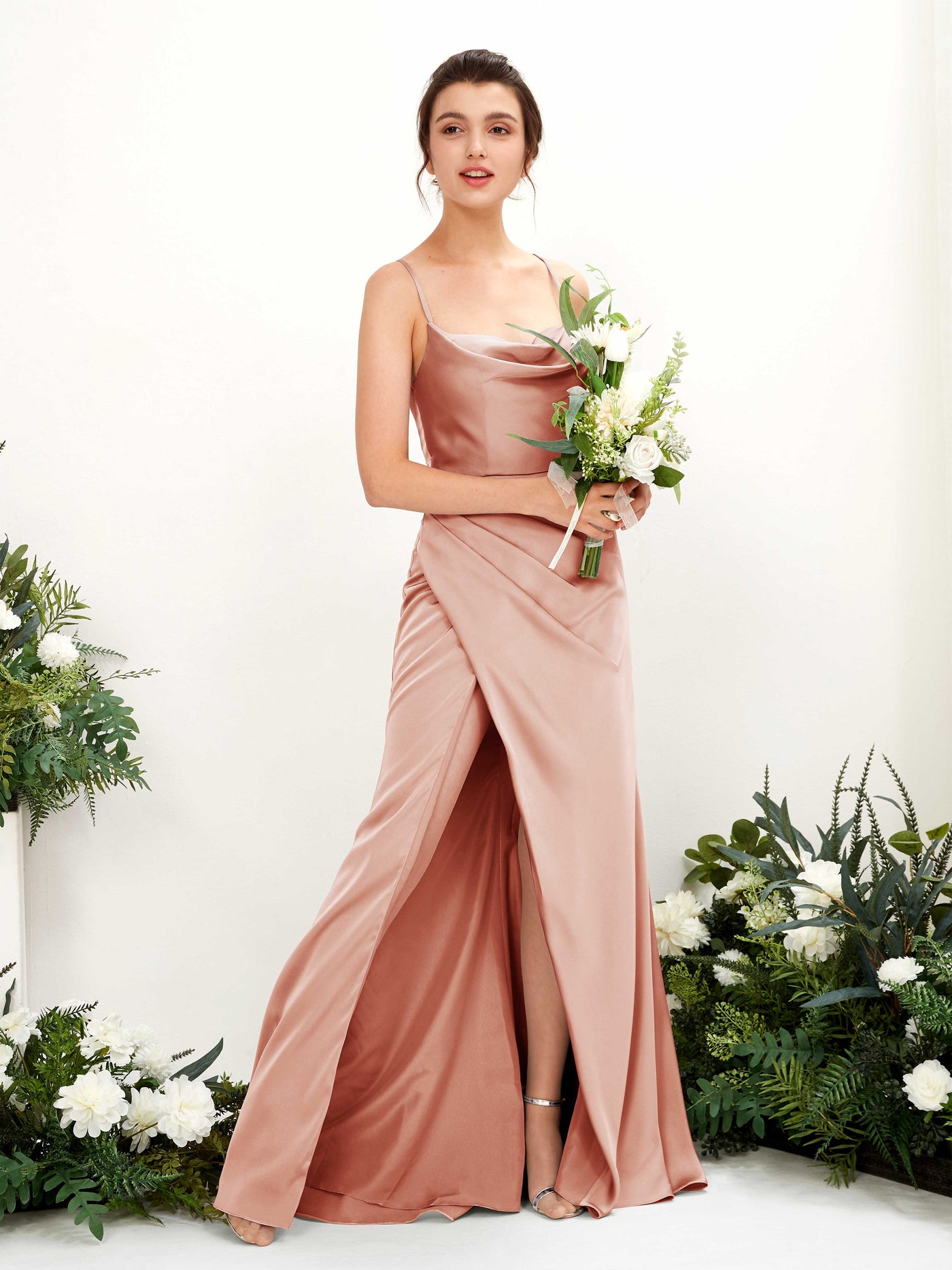 Carlyna Vestido de dama de honor Corte imperial Escote drapeado Hasta el suelo Cantalupo #color_cantalupo