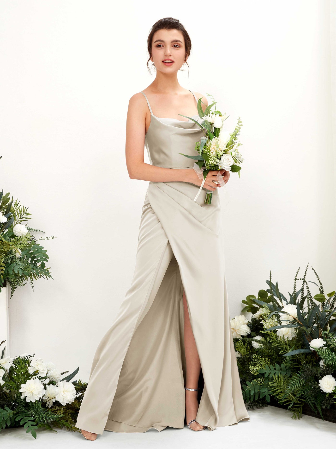 Carlyna Vestido de dama de honor Corte imperial Escote drapeado Hasta el suelo Champán #color_champ-n