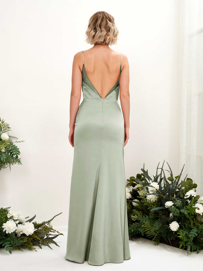 Carlyna Vestido de dama de honor corte sirena escote drapeado hendidura pierna Verde Salvia #color_verde-salvia