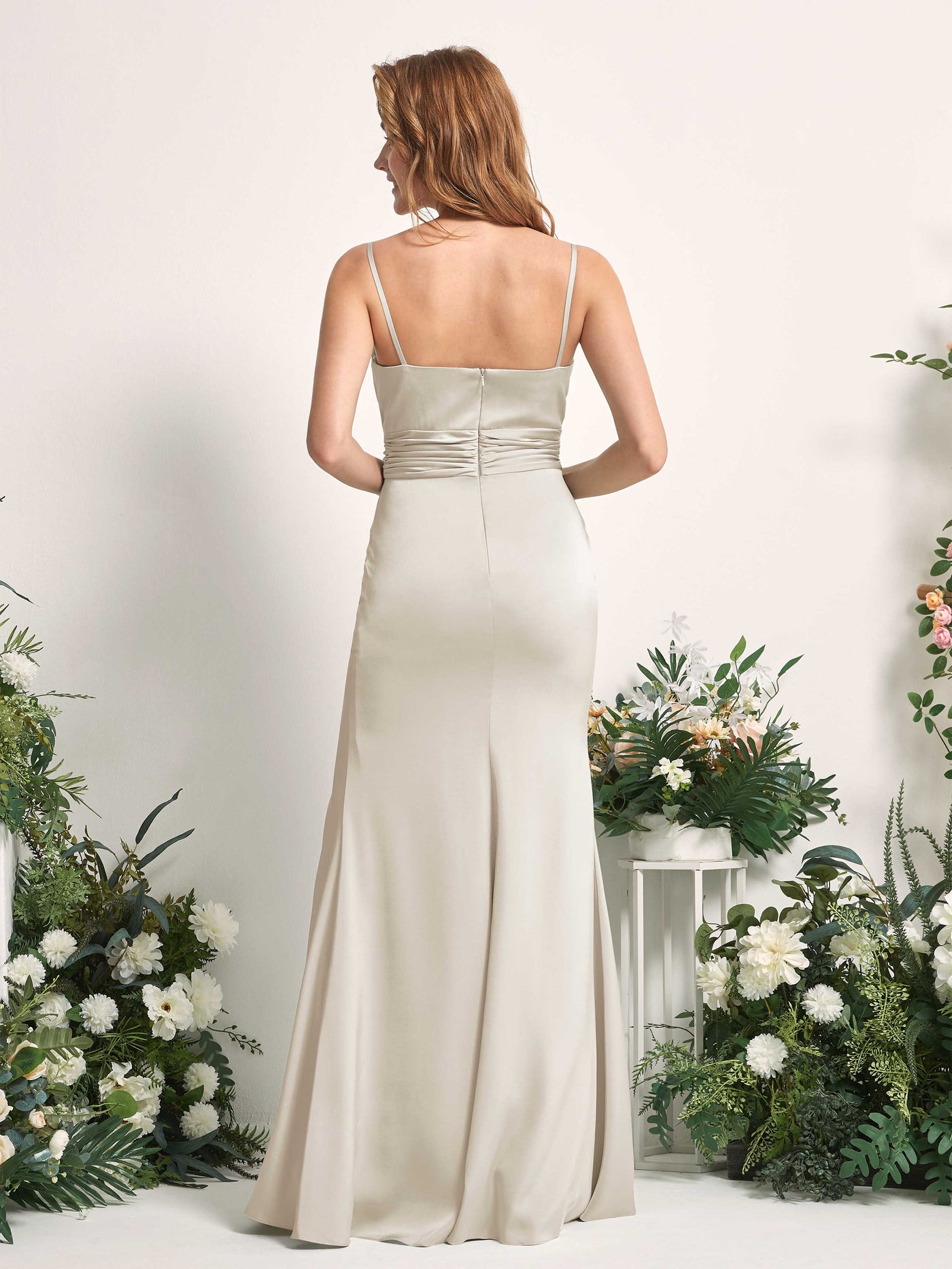 Carlyna Vestido de dama de honor corte sirena escote redondo fruncido hendidura pierna Champán #color_champ-n