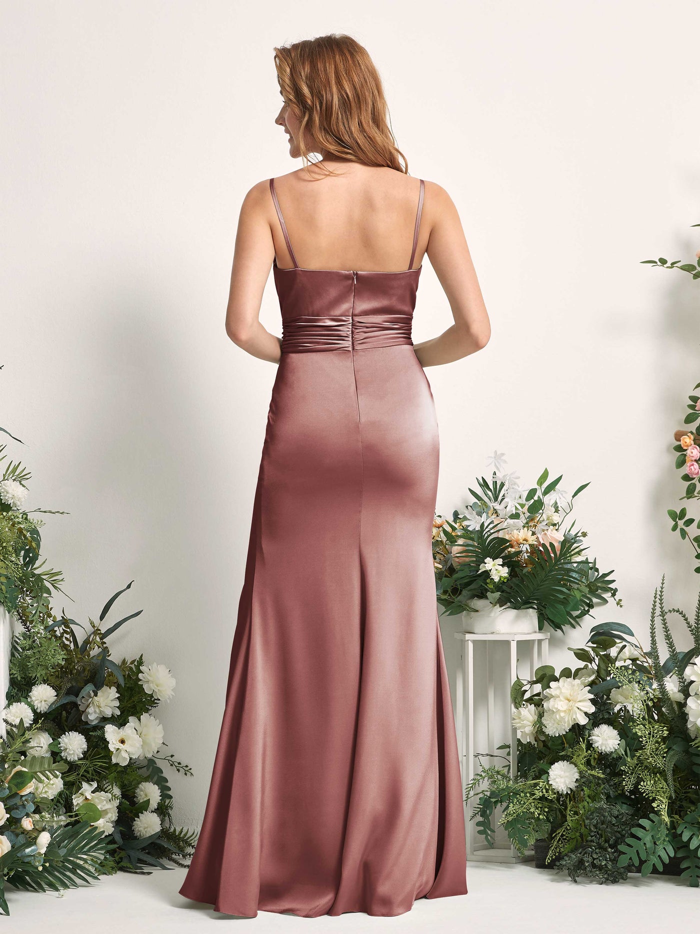 Carlyna Vestido de dama de honor corte sirena escote redondo fruncido hendidura pierna Rosa Del Desierto #color_rosa-del-desierto