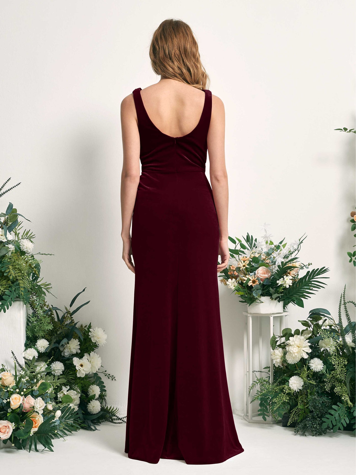 Carlyna Vestido de dama de honor corte trompeta/sirena escote en V hasta el suelo terciopelo Borgoña #color_borgo-a