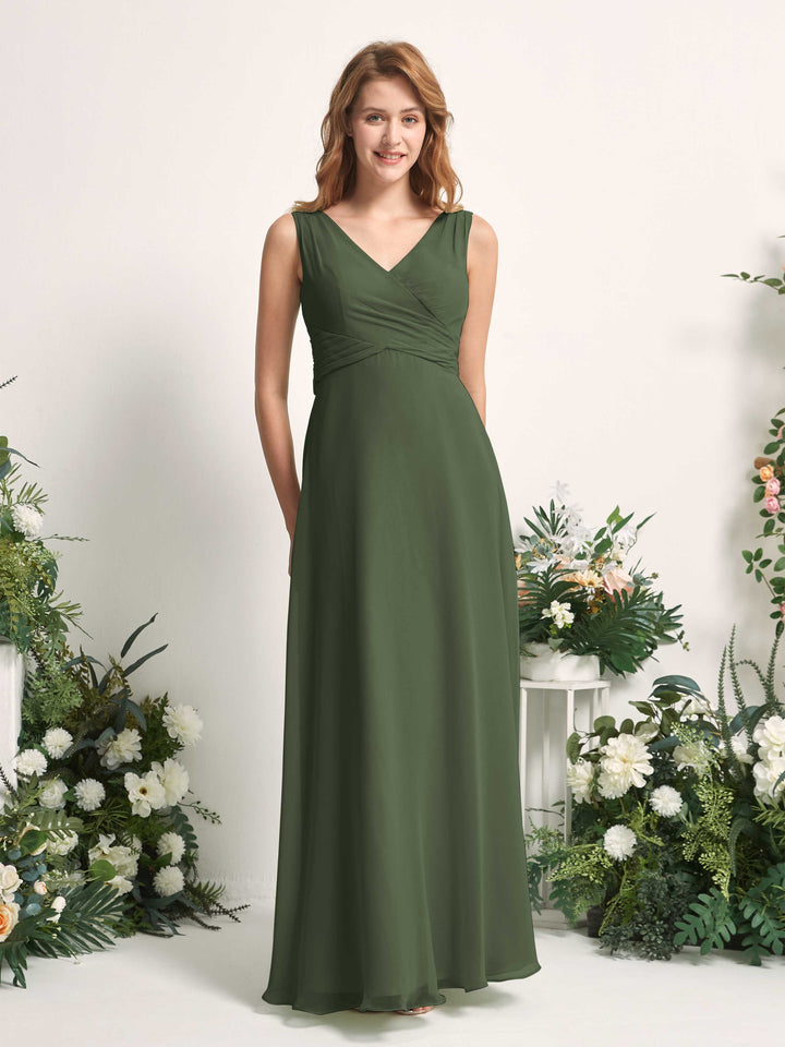 Carlyna Vestido de dama de honor línea A escote en V hasta el suelo Oliva Martini 