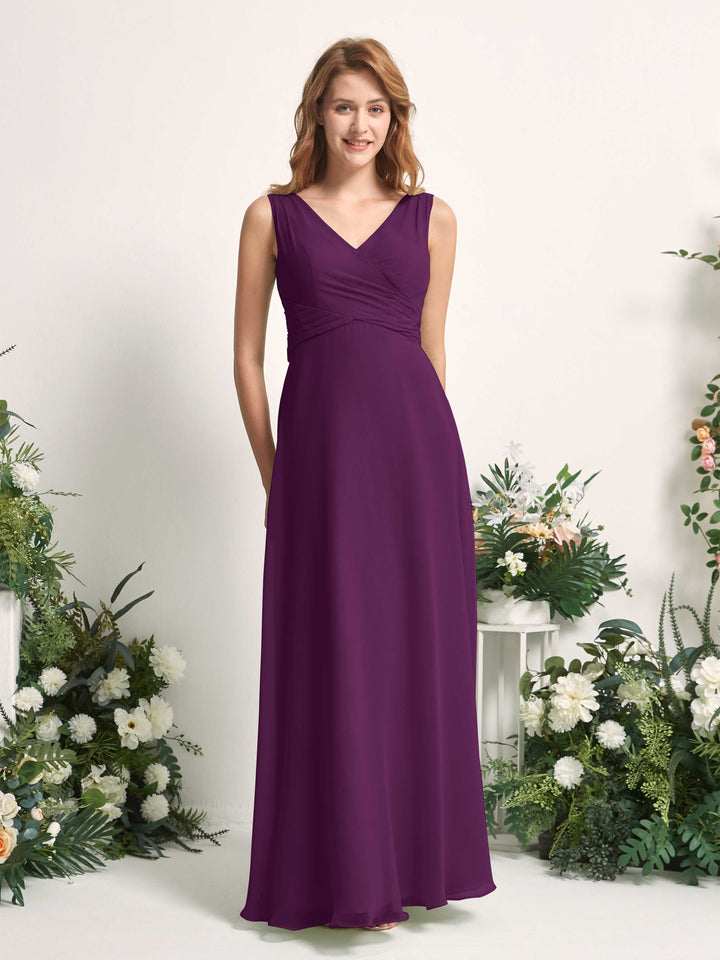 Carlyna Vestido de dama de honor línea A escote en V hasta el suelo Uva 