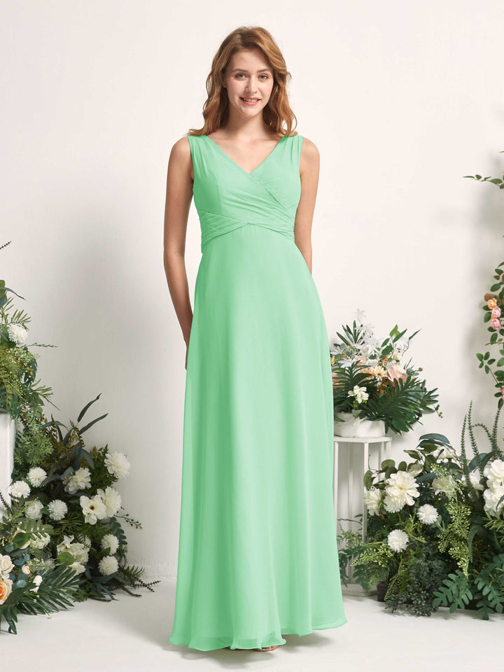 Carlyna Vestido de dama de honor línea A escote en V hasta el suelo Verde Menta 