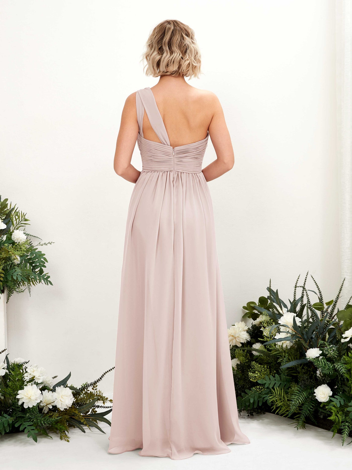 Carlyna Vestido de dama de honor línea A fruncido un hombro longitud hasta el suelo Biscotti #color_biscotti