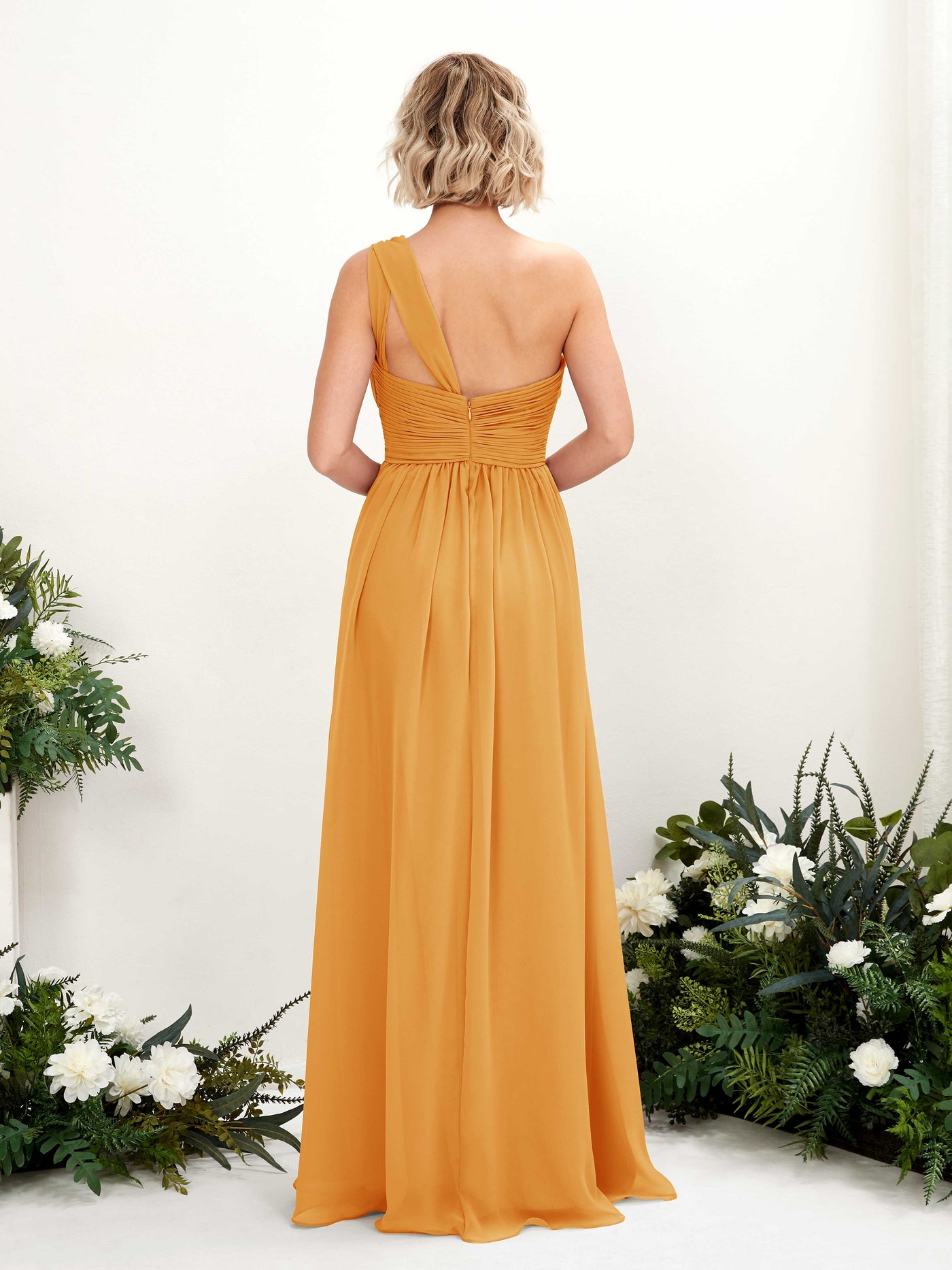Carlyna Vestido de dama de honor línea A fruncido un hombro longitud hasta el suelo Mango #color_mango