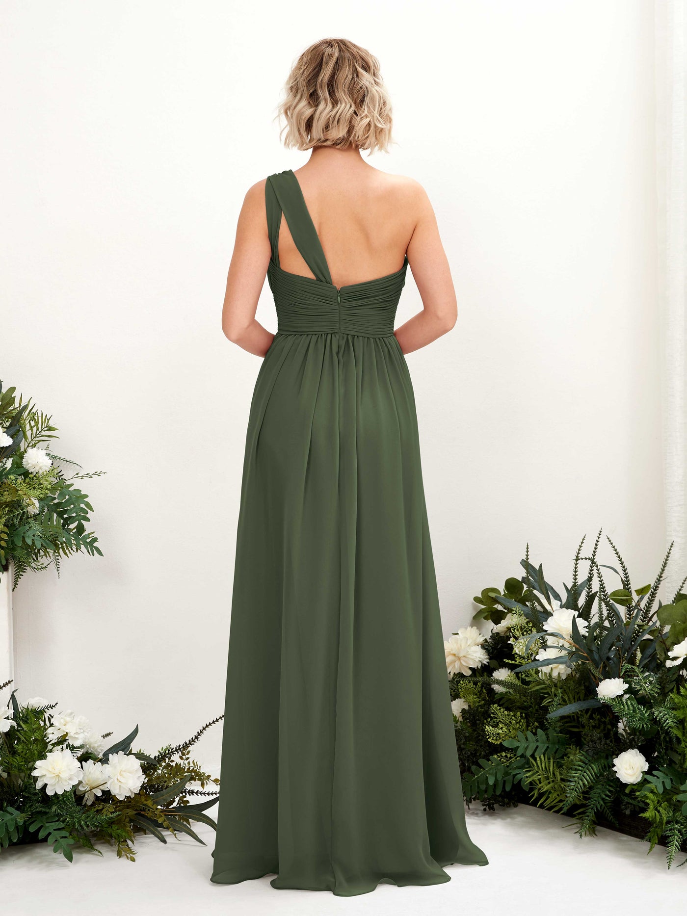 Carlyna Vestido de dama de honor línea A fruncido un hombro longitud hasta el suelo Oliva Martini #color_oliva-martini