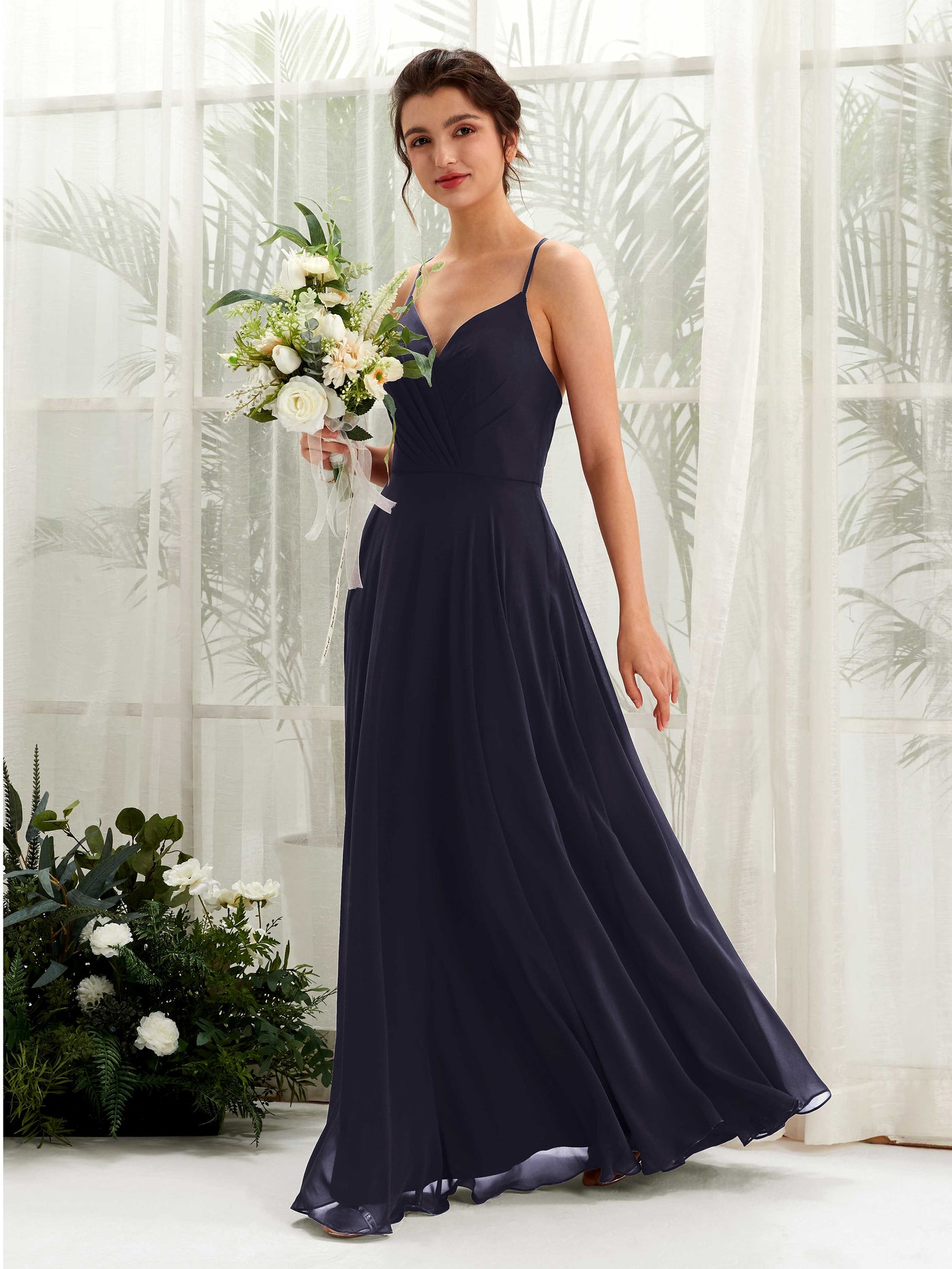 Carlyna Vestido de línea A escote en V con tirantes finos hasta el suelo vestido de dama de honor Azul Marino Oscuro #color_azul-marino-oscuro