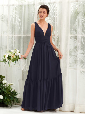 Carlyna Vestido de línea A escote en V hasta el suelo dama de honor Azul Marino Oscuro #color_azul-marino-oscuro